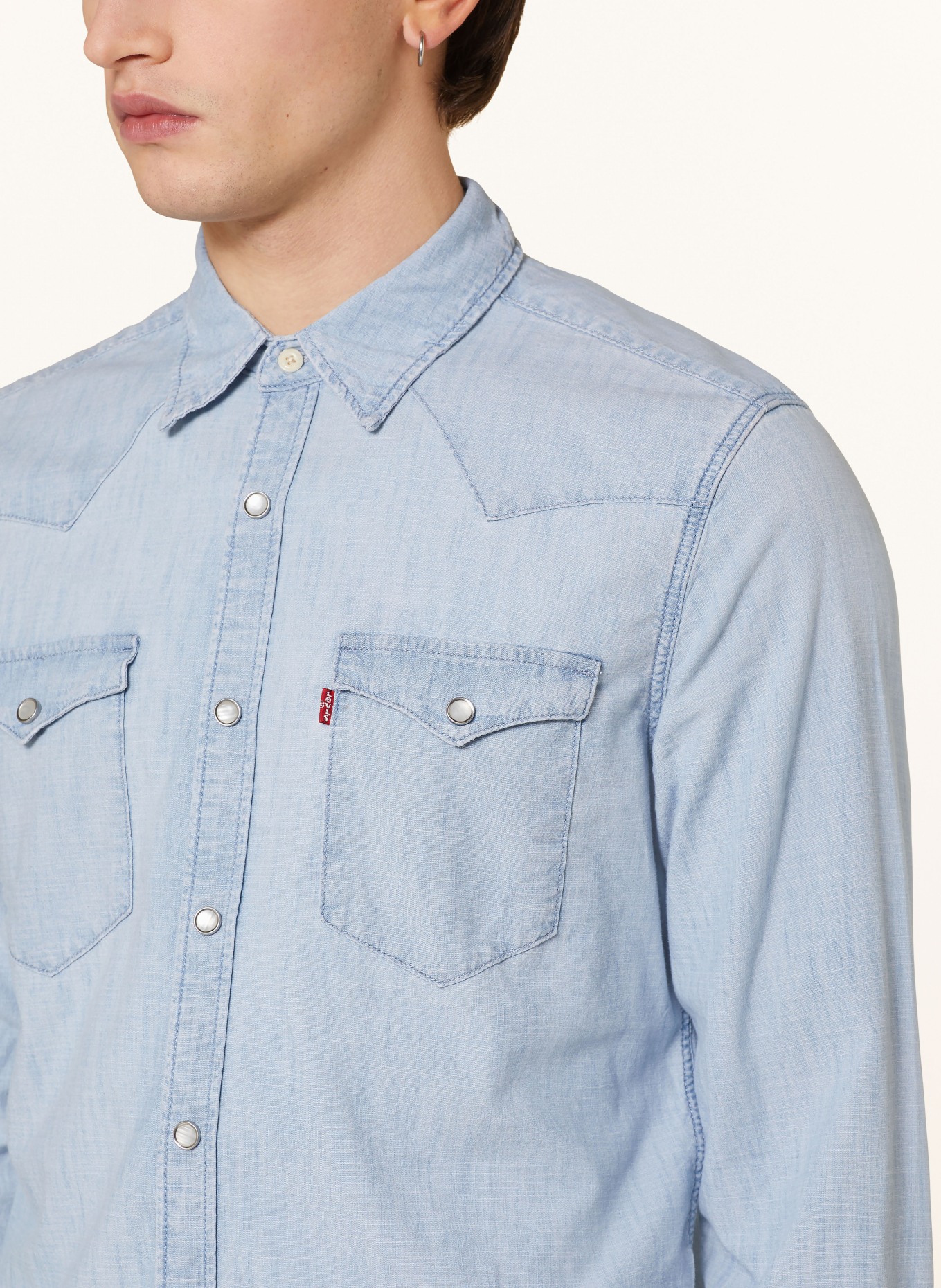 Levi's® Hemd BARSTOW Standard Fit in Jeansoptik, Farbe: HELLBLAU (Bild 4)