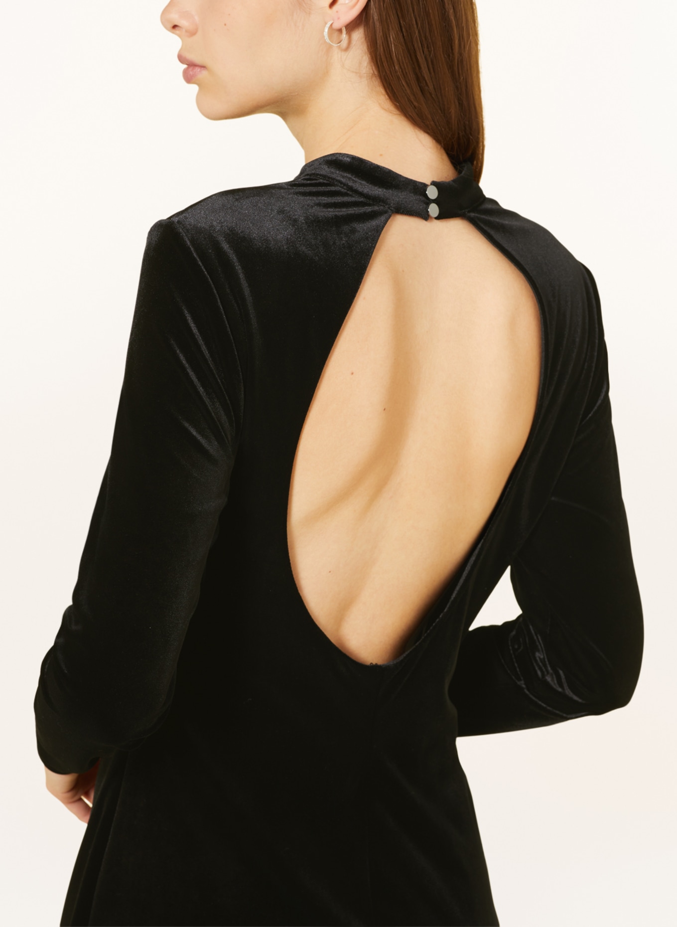 V by Vera Mont Velvet dress with cut-out, Color: BLACK (Image 4)