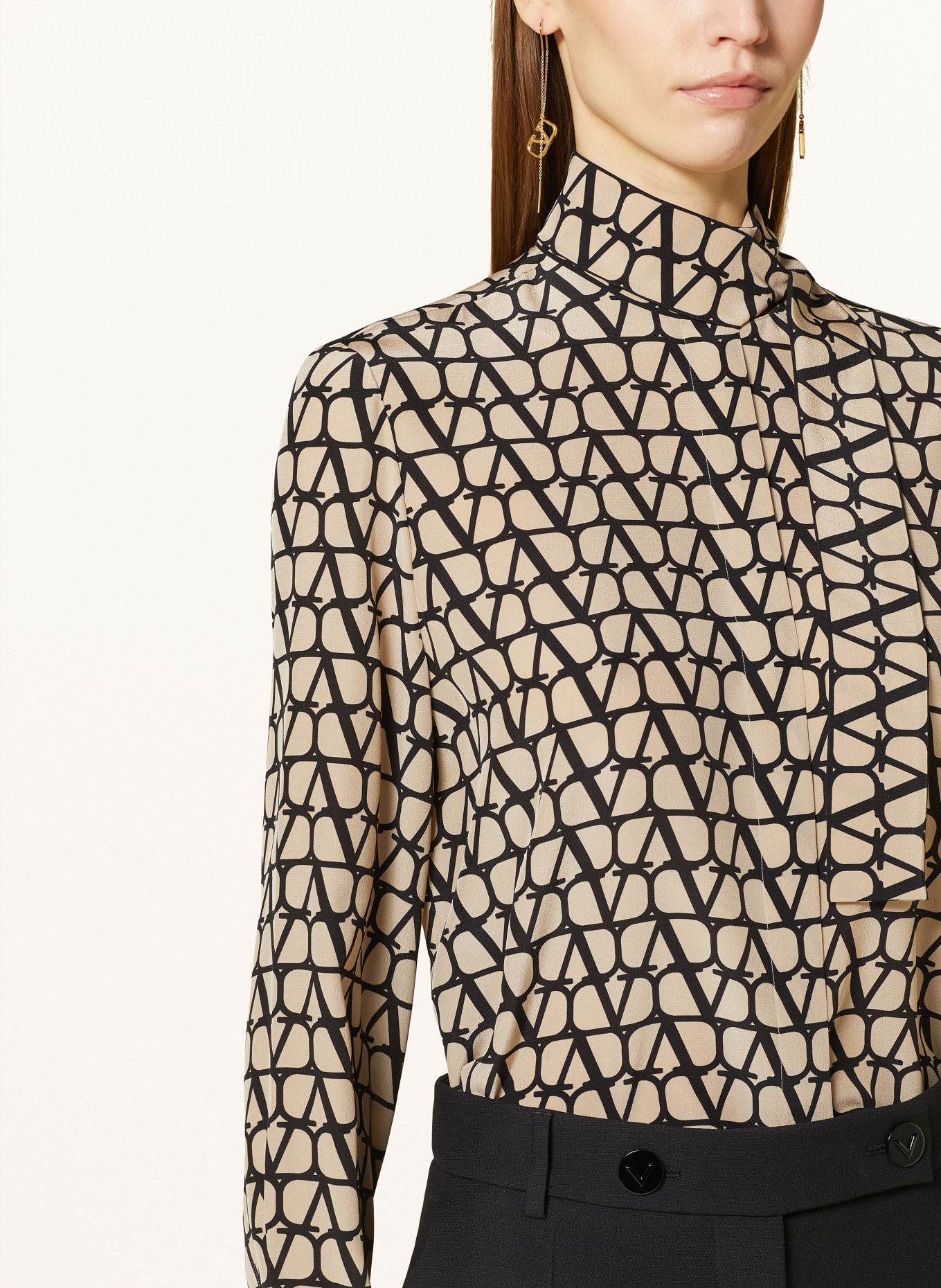 VALENTINO Bow-tie blouse VLOGO made of silk, Color: BEIGE/ BLACK (Image 4)