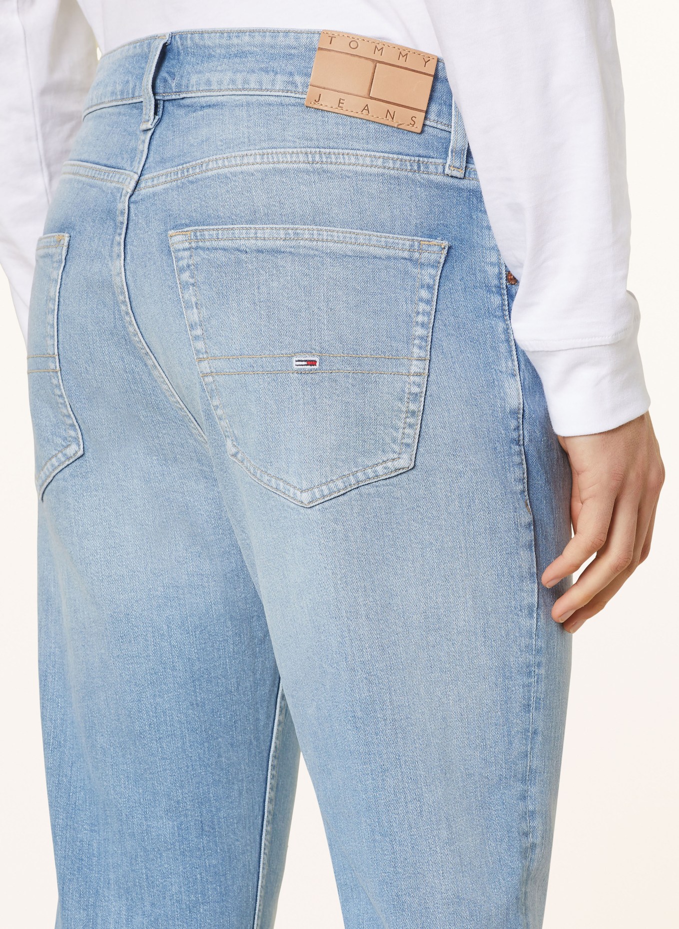 TOMMY JEANS Jeans RYAN Straight Fit, Farbe: HELLBLAU (Bild 6)