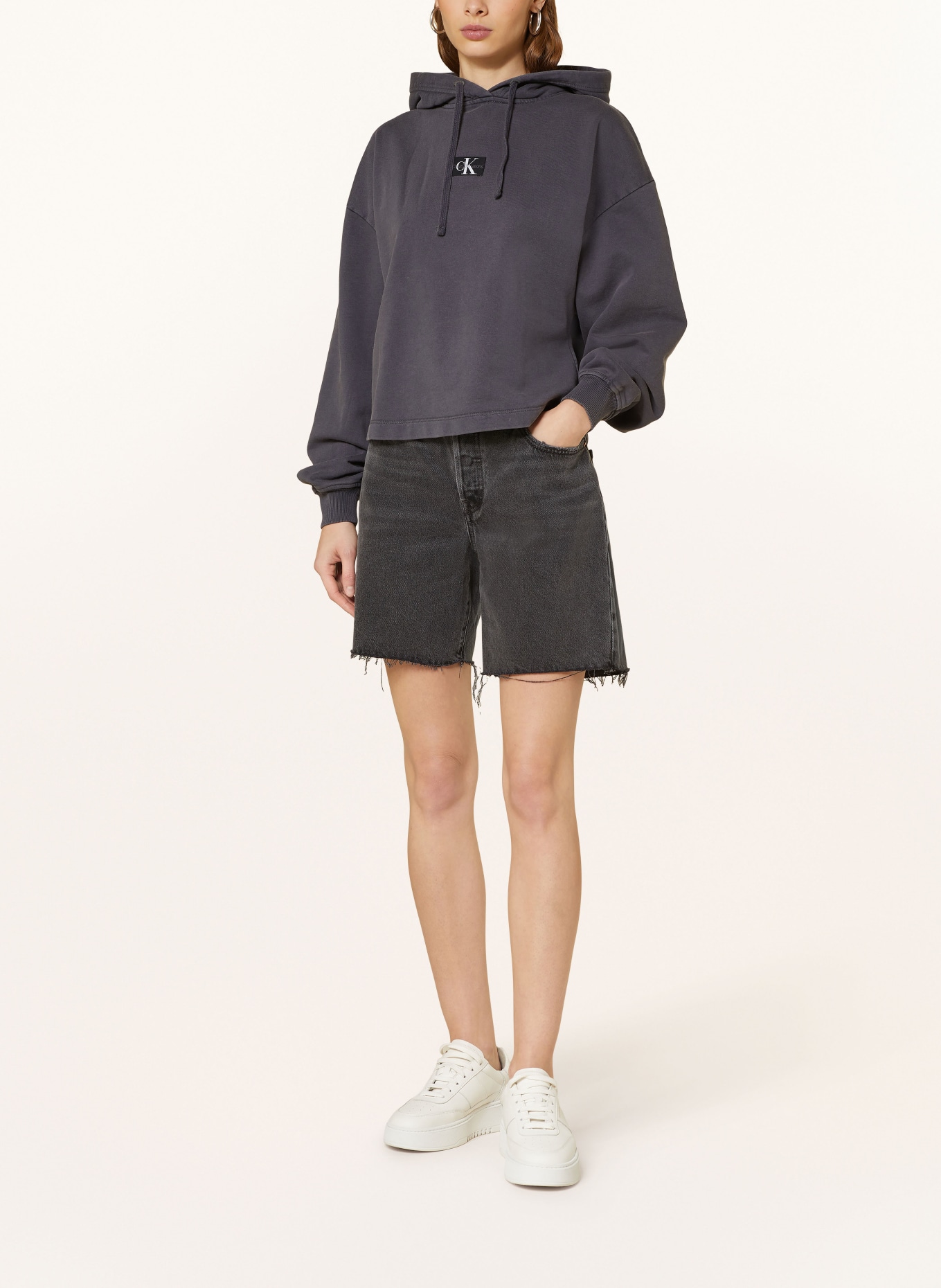 Calvin Klein Jeans Cropped-Hoodie, Farbe: SCHWARZ (Bild 2)