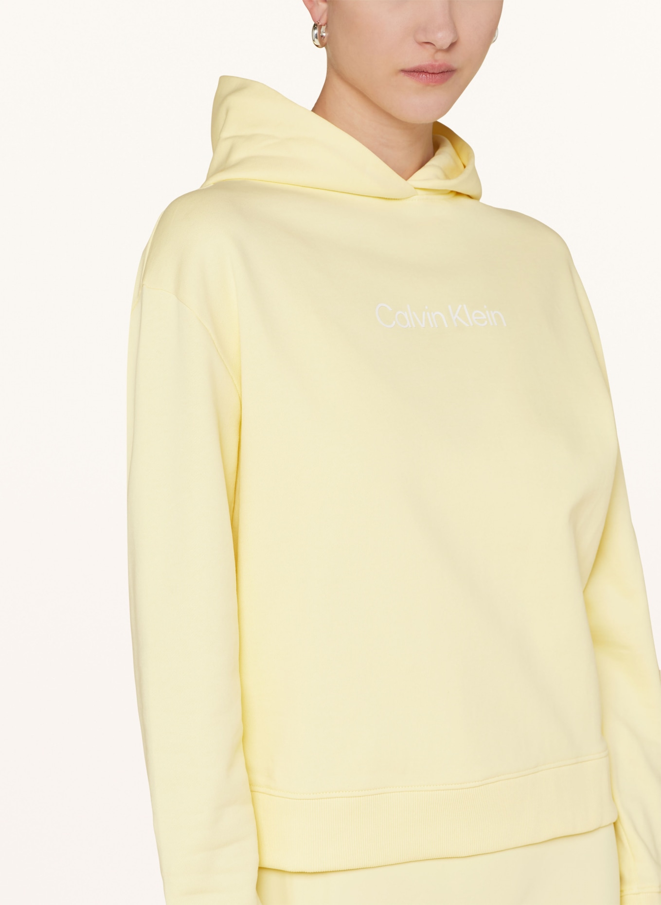 Calvin Klein Mikina s kapucí HERO, Barva: TMAVĚ ŽLUTÁ (Obrázek 5)