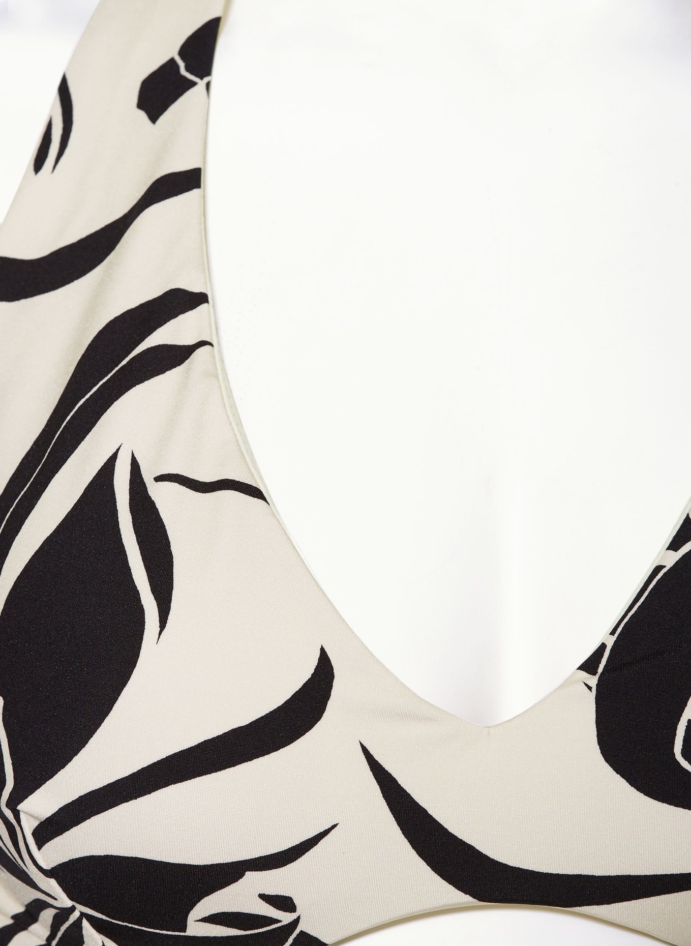 JETS Australia Halter neck bikini top QUEEN OF THE NIGHT, Color: CREAM/ BLACK (Image 4)