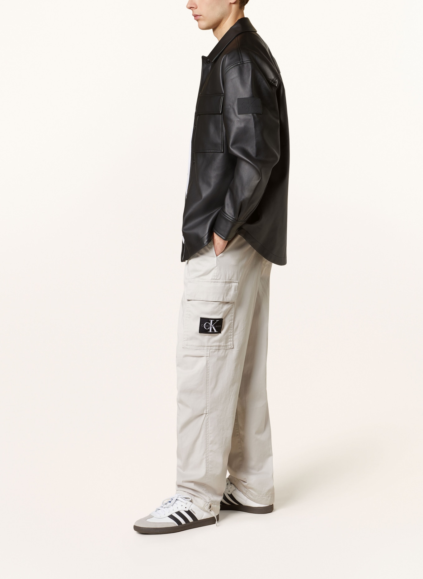 Calvin Klein Jeans Cargo kalhoty Regular Fit, Barva: SVĚTLE ŠEDÁ (Obrázek 4)