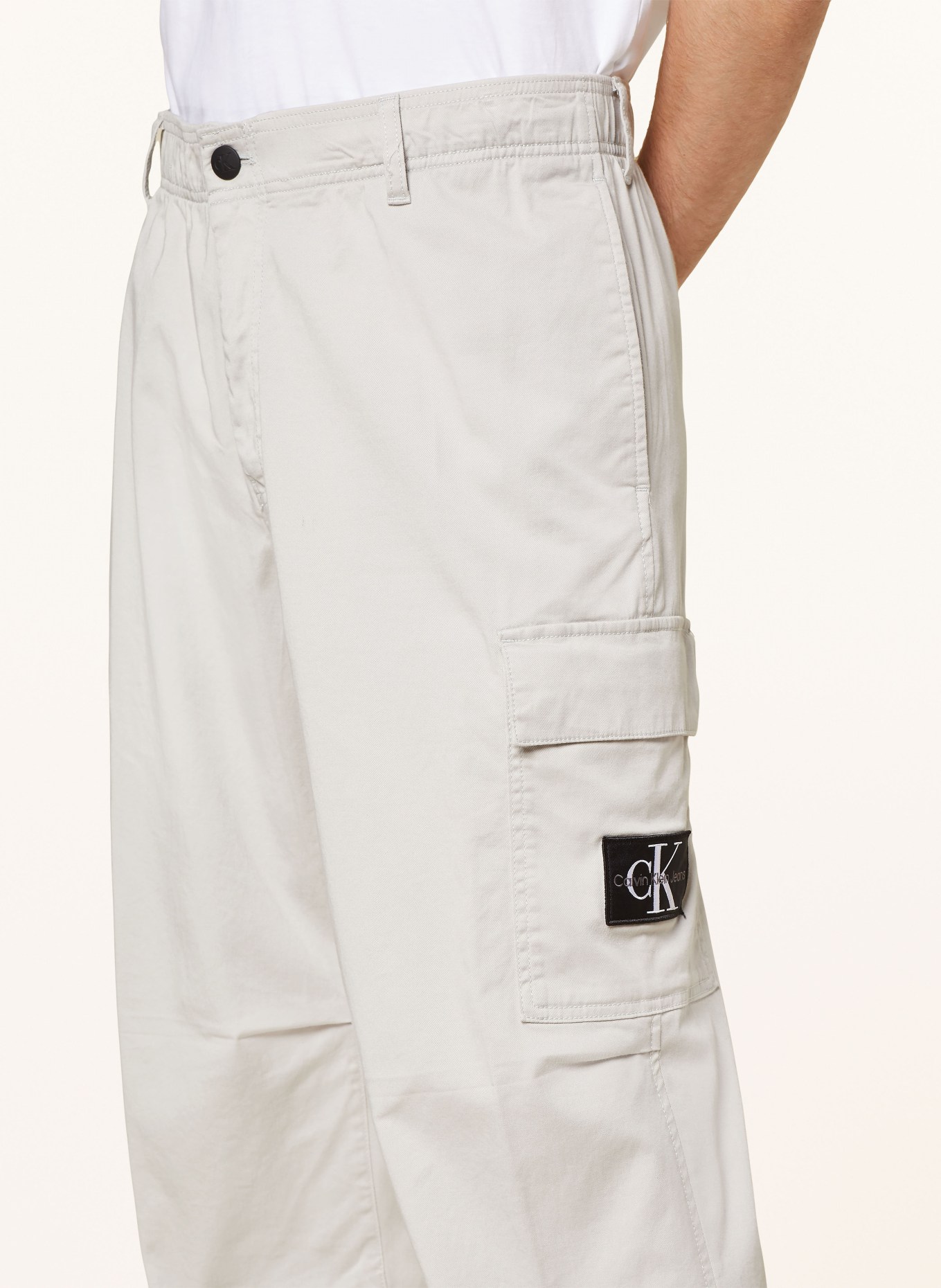 Calvin Klein Jeans Cargo kalhoty Regular Fit, Barva: SVĚTLE ŠEDÁ (Obrázek 5)