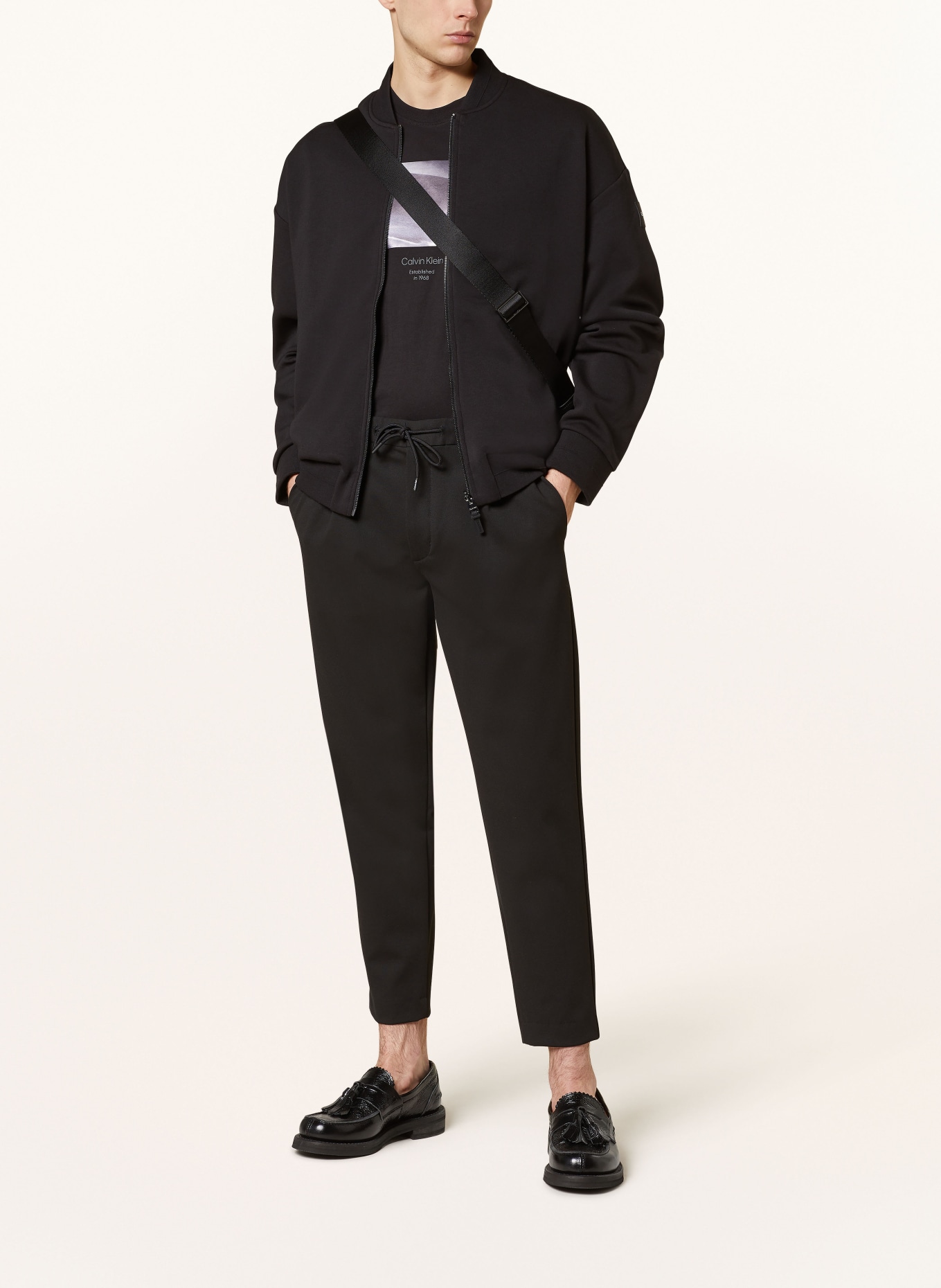 Calvin Klein Spodnie w dresowym stylu tapered fit, Kolor: CZARNY (Obrazek 2)