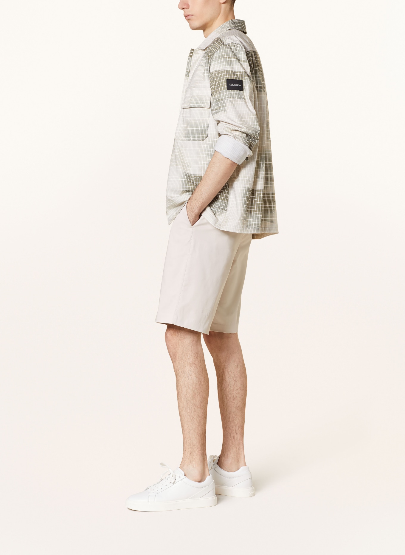 Calvin Klein Shorts SATEEN Regular Straight Fit, Farbe: CREME (Bild 4)