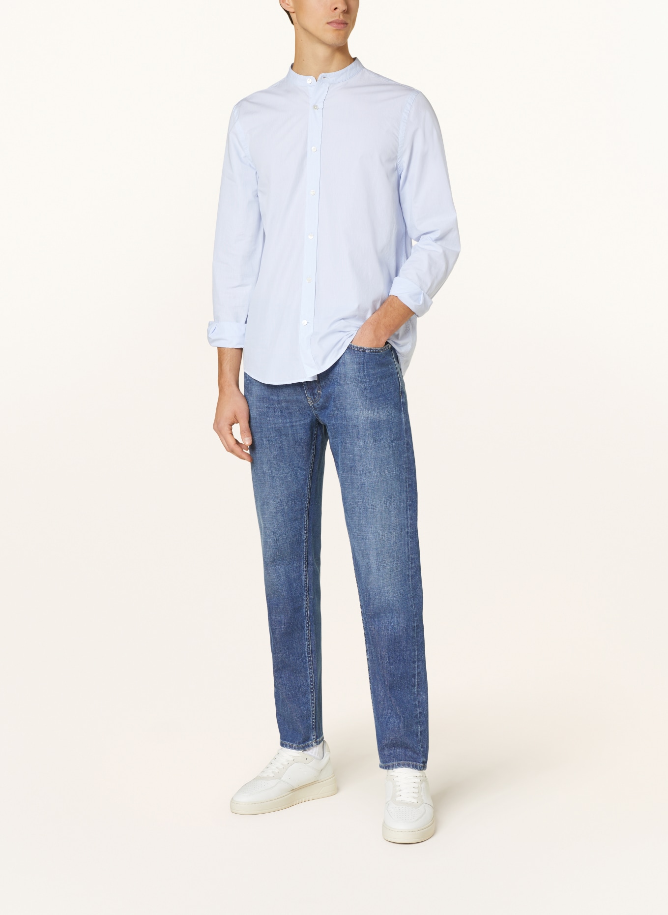 CLOSED Hemd Comfort Fit mit Stehkragen, Farbe: WEISS/ HELLBLAU (Bild 2)