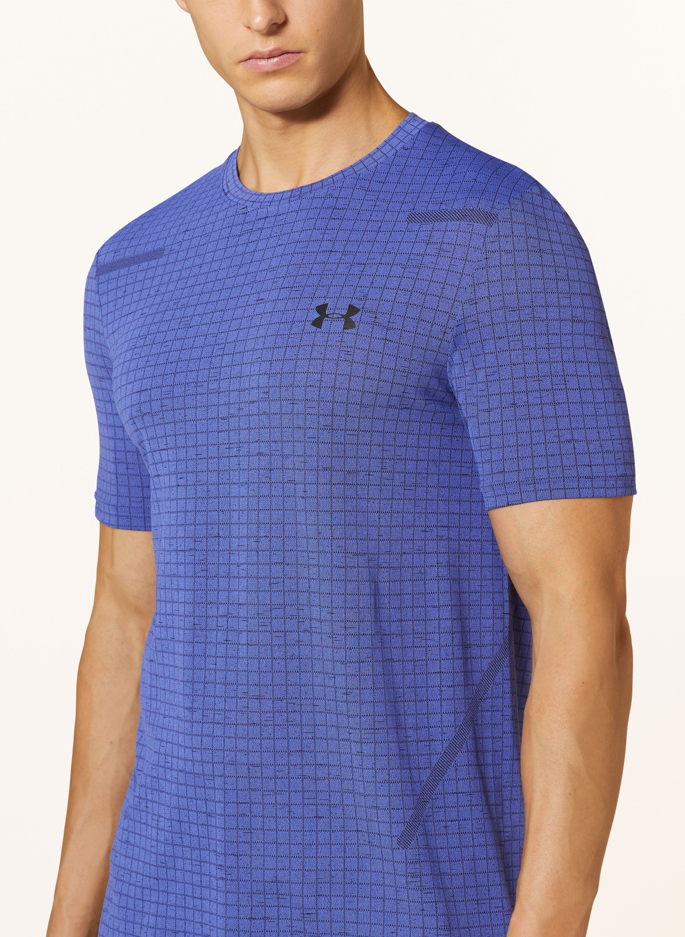 UNDER ARMOUR T-Shirt UA SEAMLESS GRID, Farbe: LILA/ SCHWARZ (Bild 4)