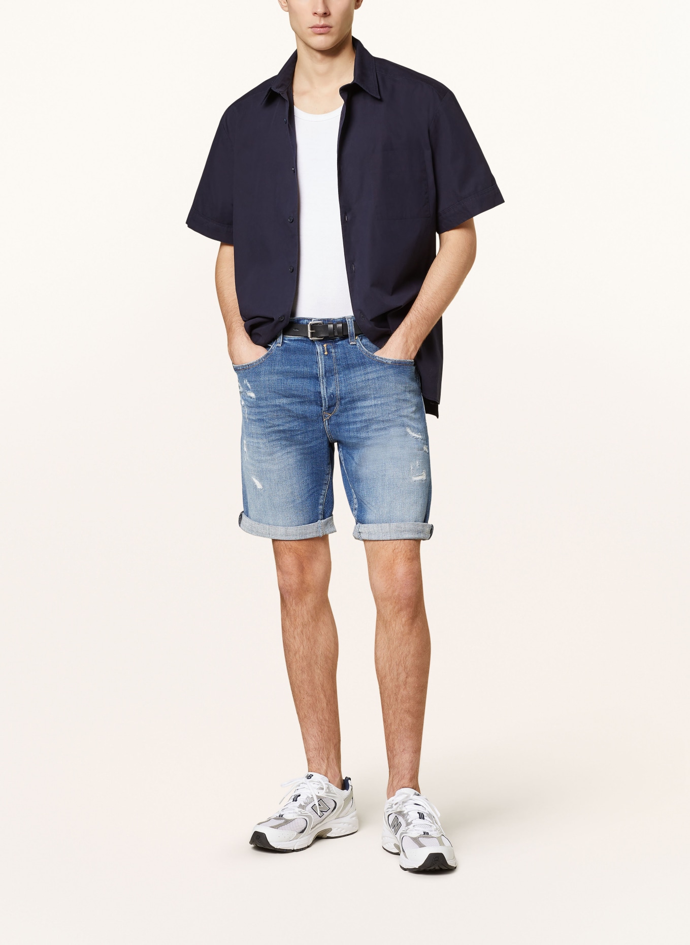 REPLAY Denim shorts tapered fit, Color: 009 MEDIUM BLUE (Image 2)
