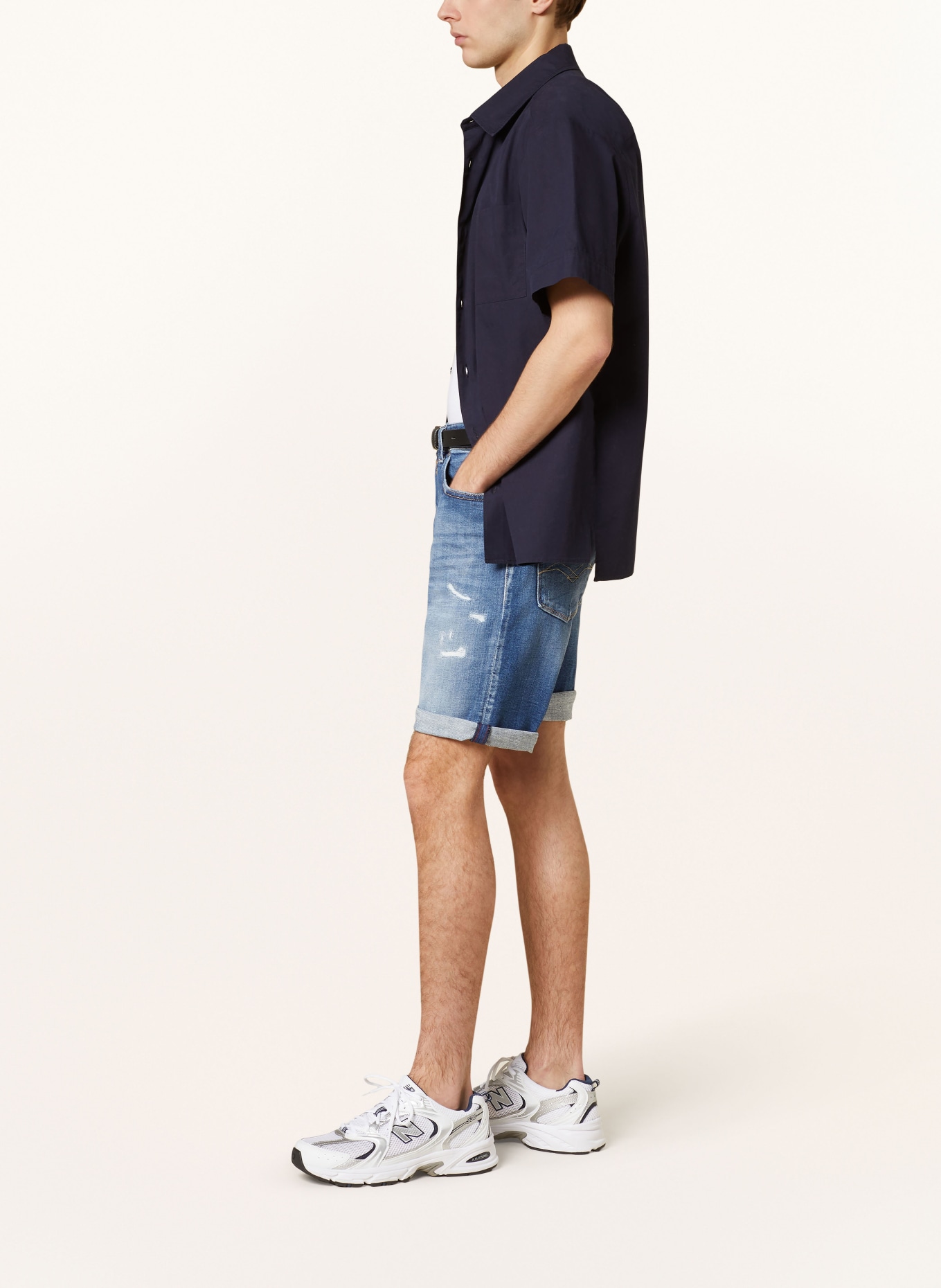REPLAY Denim shorts tapered fit, Color: 009 MEDIUM BLUE (Image 4)