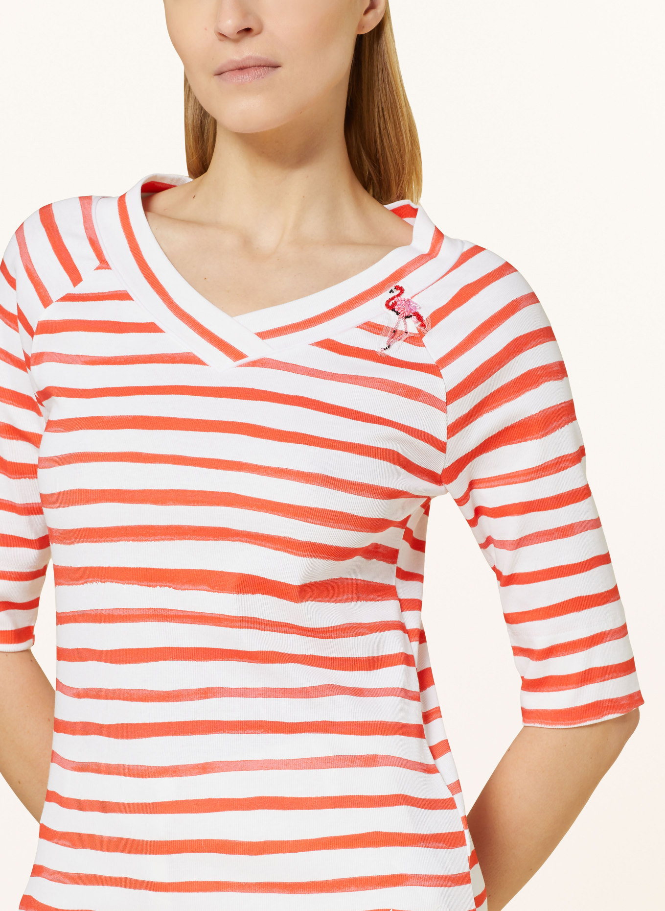 MARC CAIN T-shirt z obszyciem ozdobnymi kamykami, Kolor: 223 bright tomato (Obrazek 4)