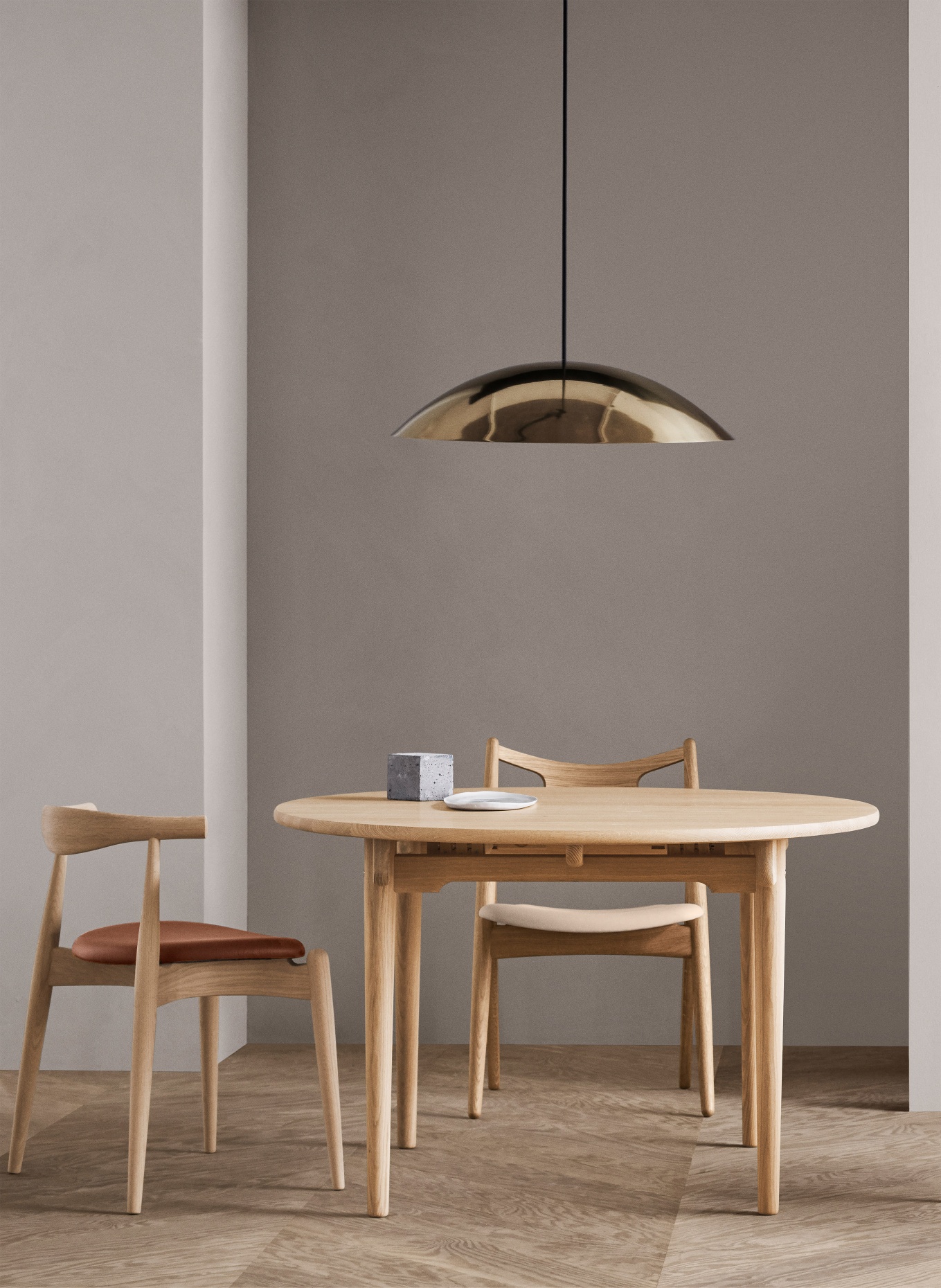 CARL HANSEN AND SØN Stuhl CH20: HELLBRAUN