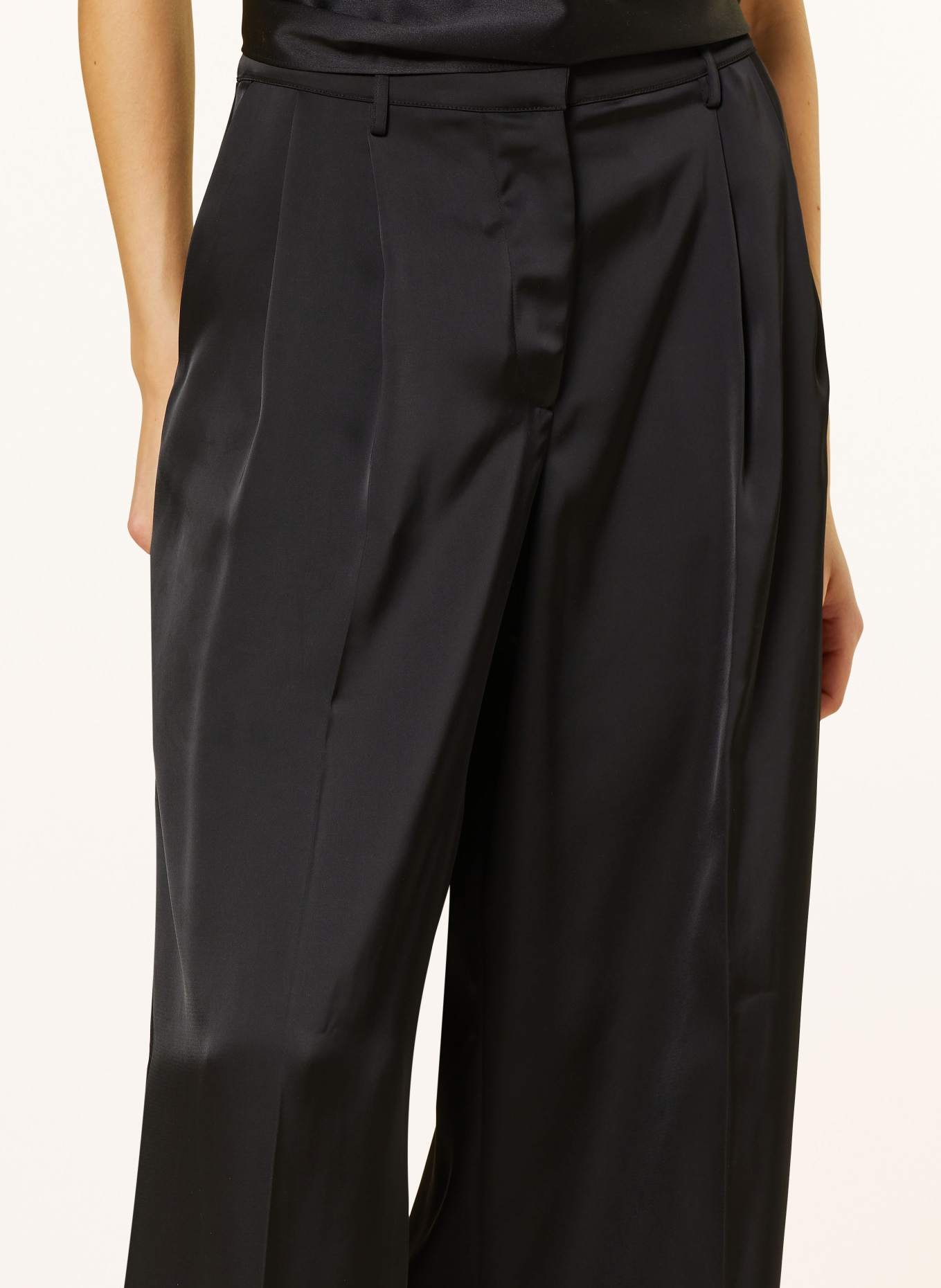 REMAIN Wide leg trousers in satin, Color: BLACK (Image 5)