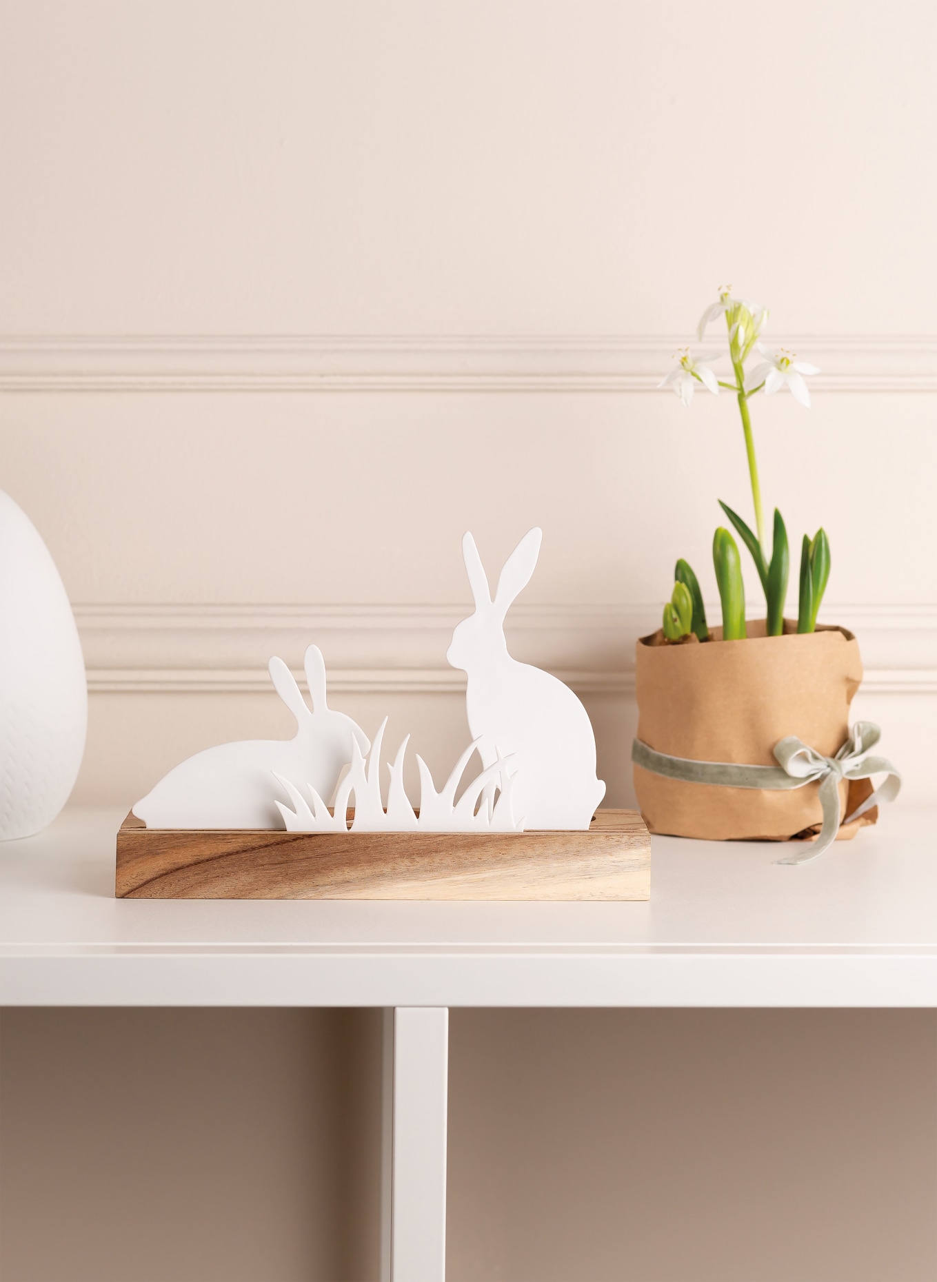 RÄDER Teelichthalter HASENWIESE mit Dekofiguren: WEISS / BRAUN