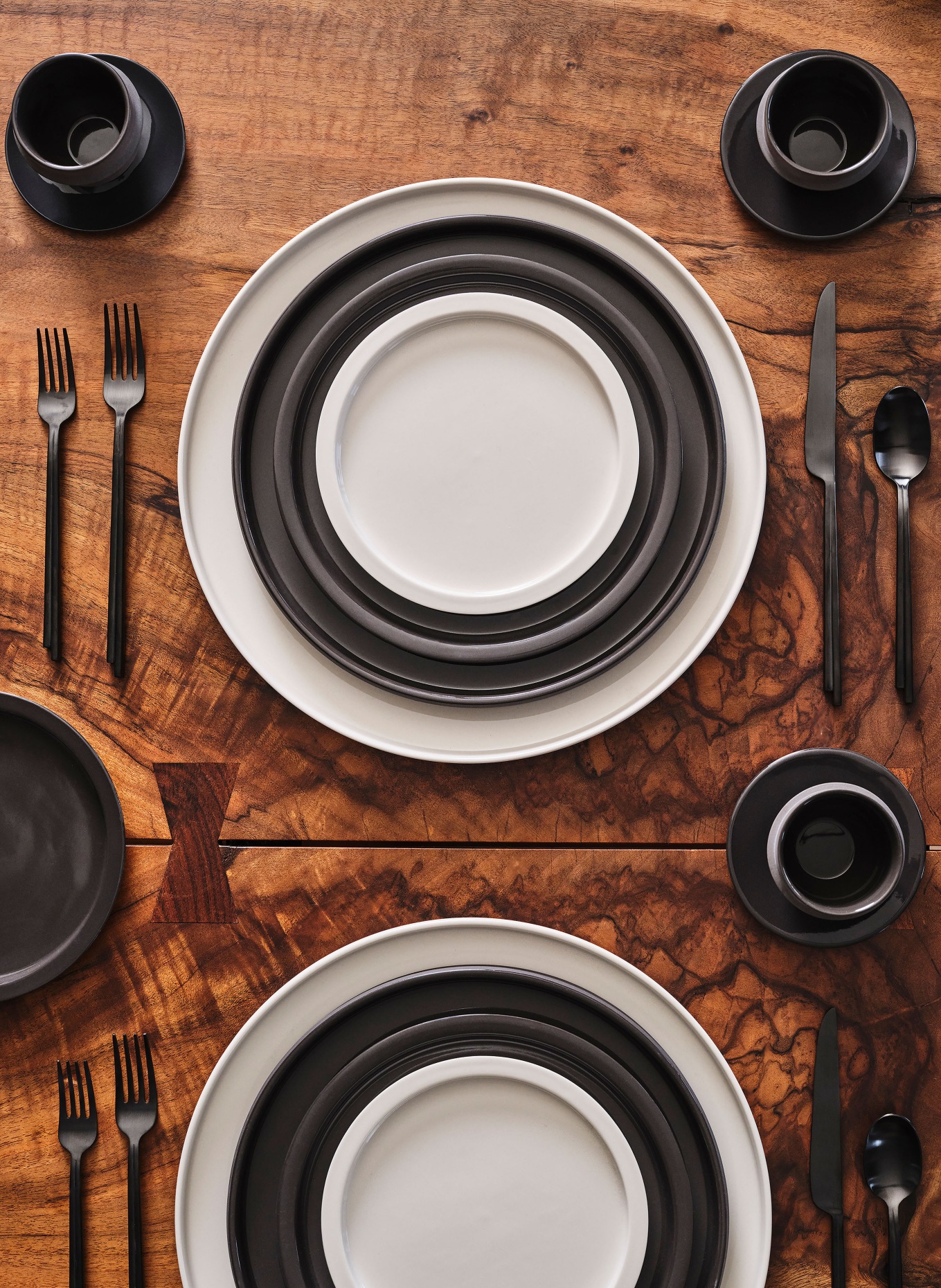 SERAX 24-piece Cutlery set DUNE, Color: BLACK (Image 2)