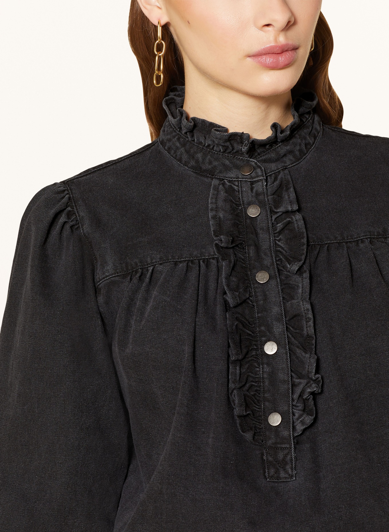 NEO NOIR Denim blouse JUSTINE with ruffles, Color: BLACK (Image 4)