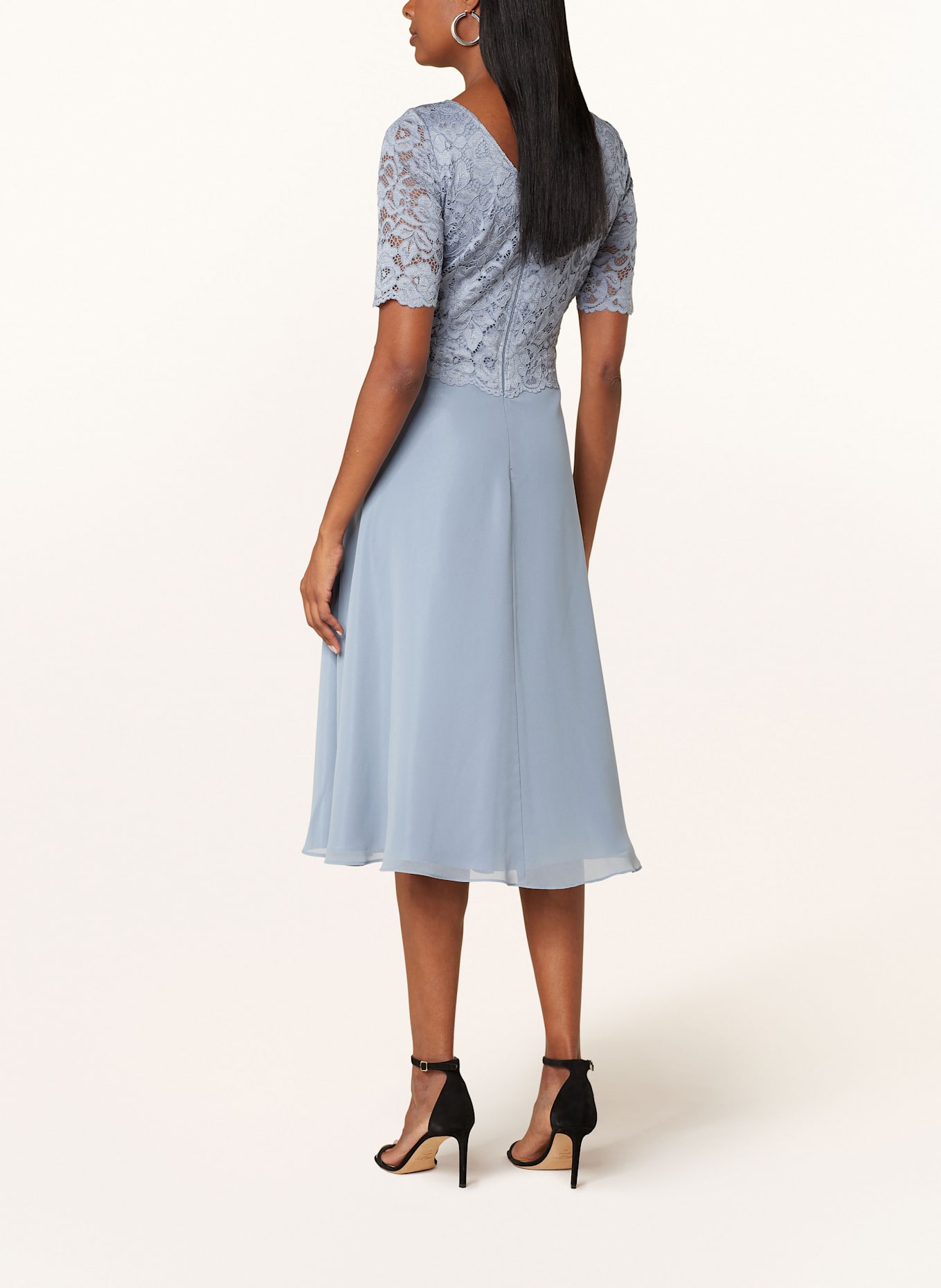 Vera Mont Cocktailkleid mit Spitzenbesatz: HELLBLAU