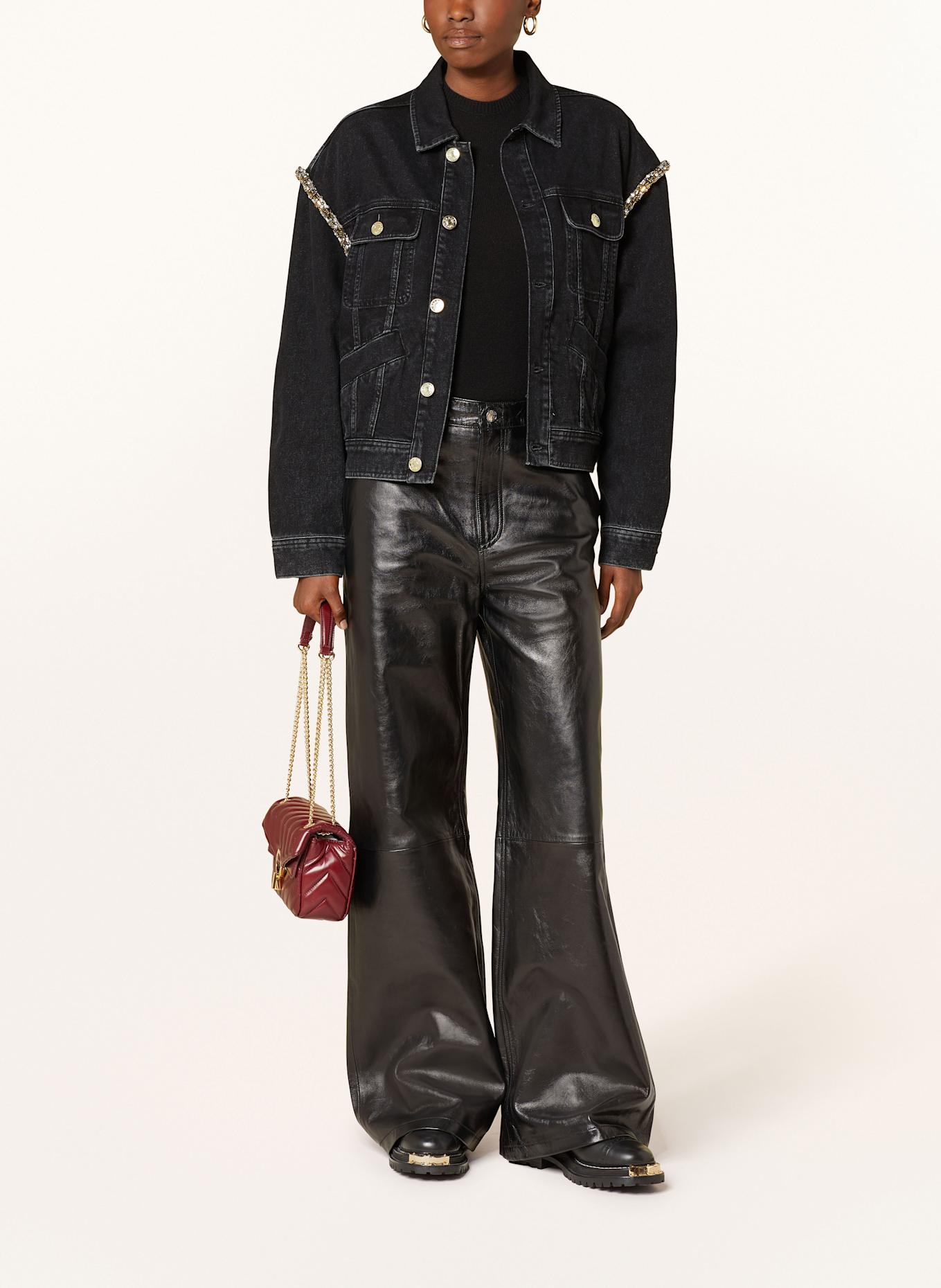 Shirt Schwarze Jeans Blaue Jeansjacke Outfits Jeansjacke Auf Jeans