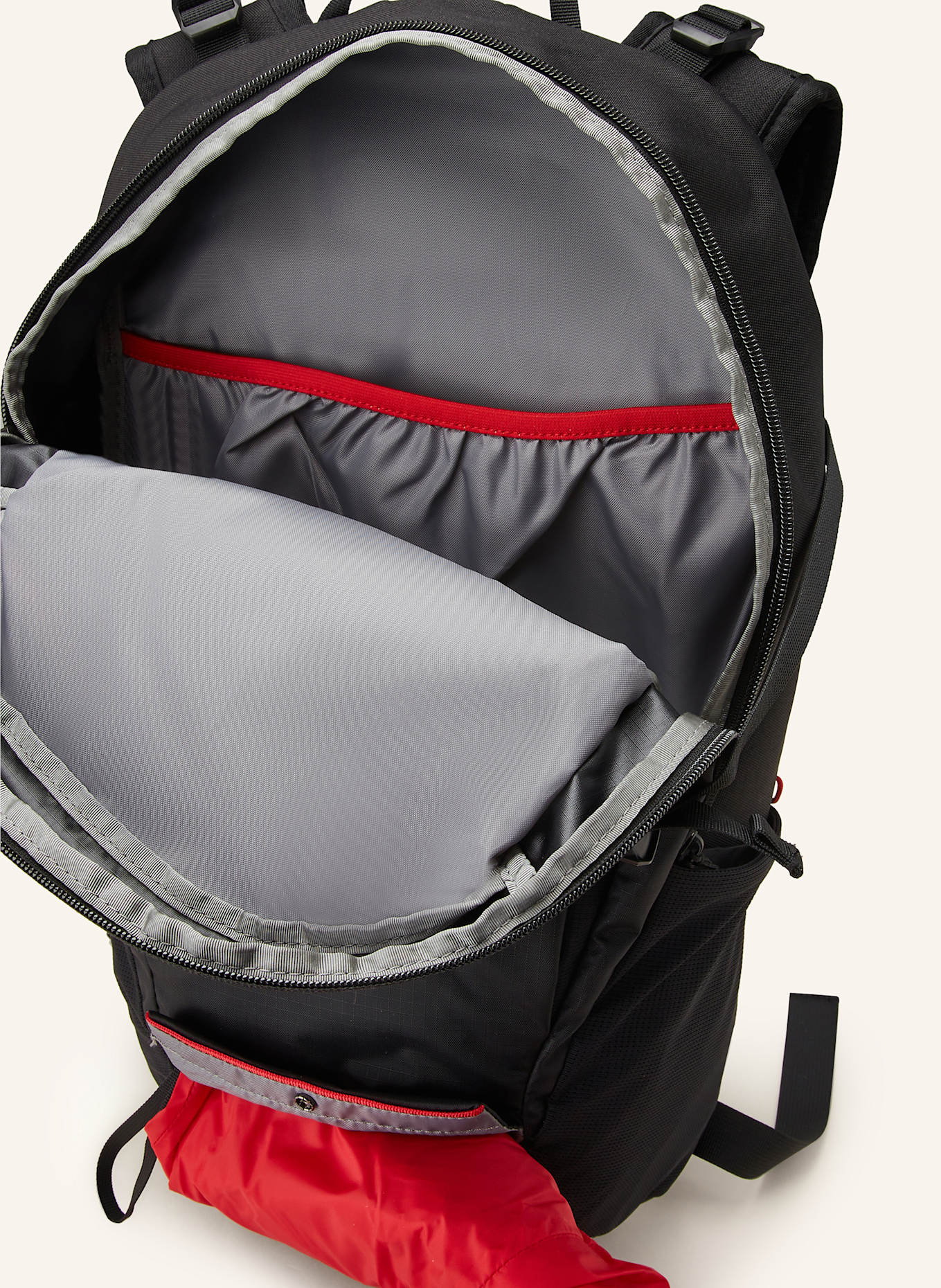 THE NORTH FACE Backpack BASIN 24 l in black