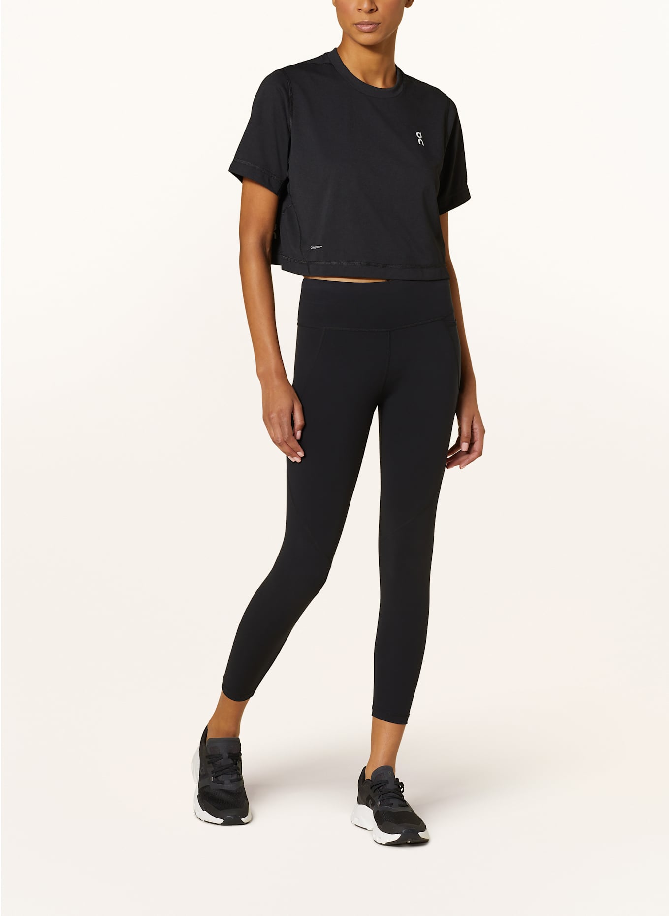 On T-shirt ACTIVE-T: BLACK