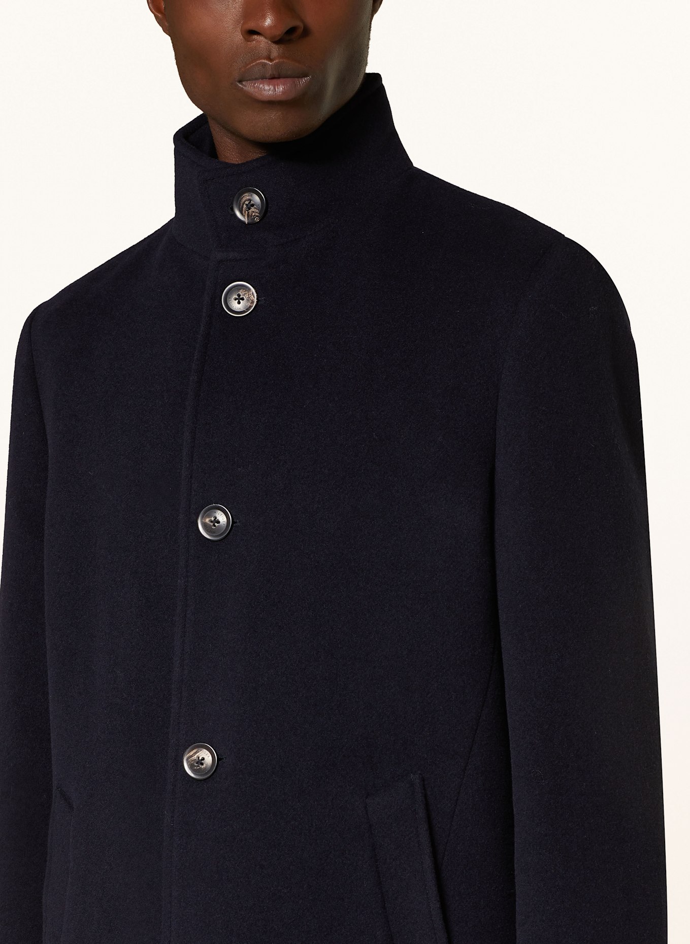 TOMMY HILFIGER Kabát: TMAVĚ MODRÁ