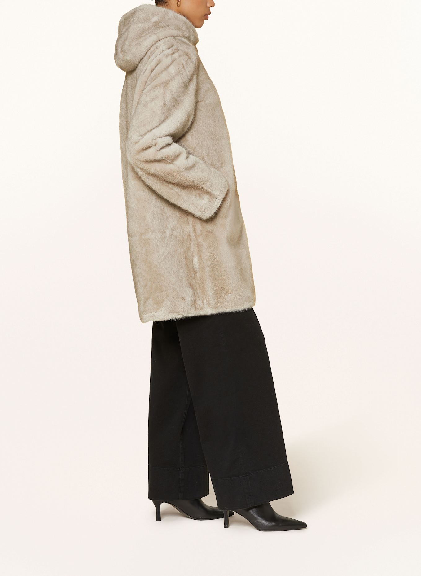 REPEAT Reversible faux fur coat in light gray