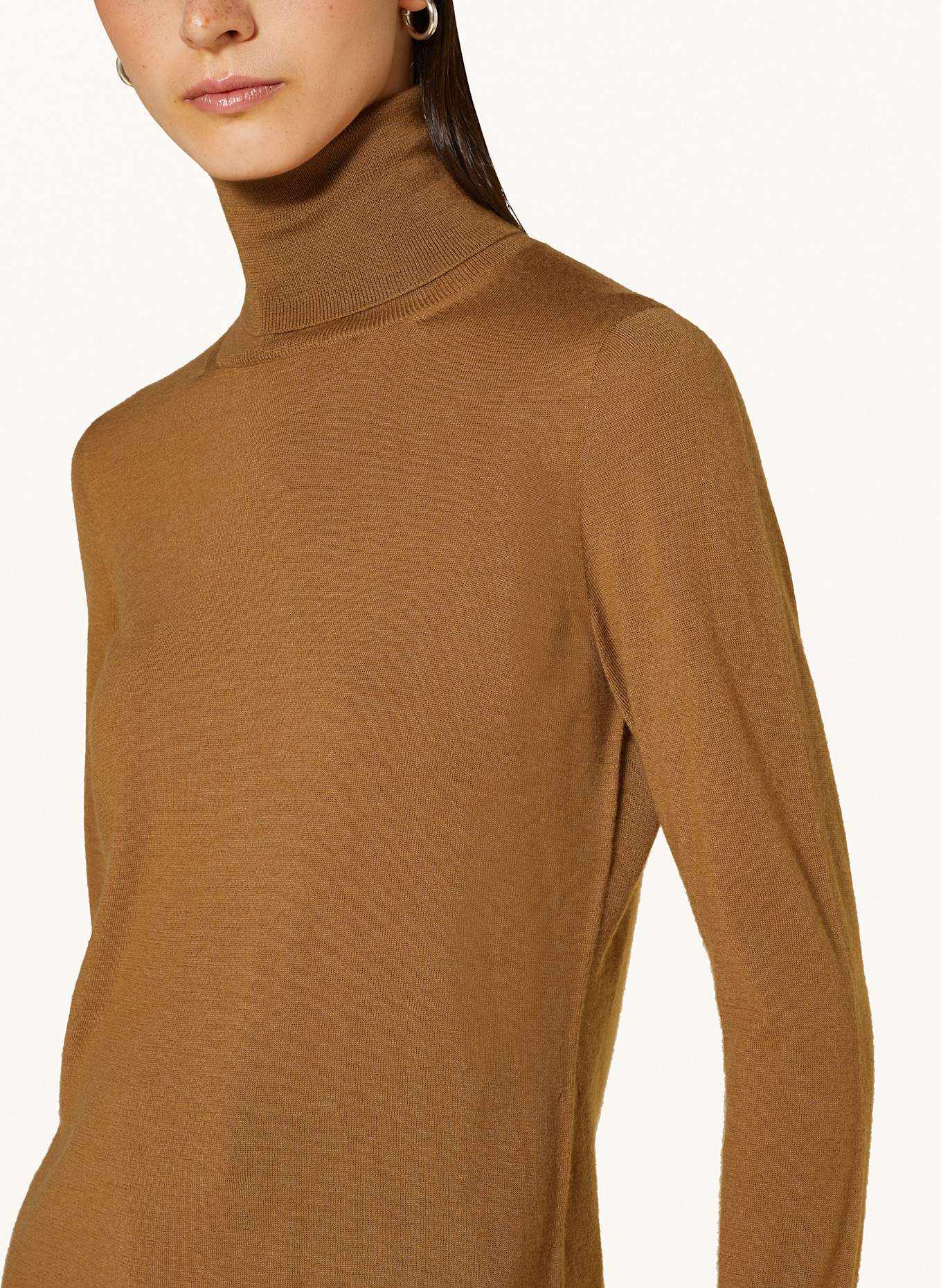 Max Mara VELOCE cashmere turtleneck sweater in camel