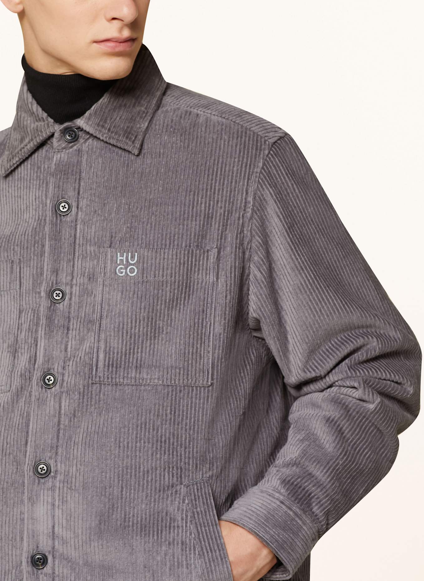 HUGO Bunda EGRISO z manšestru: ŠEDÁ