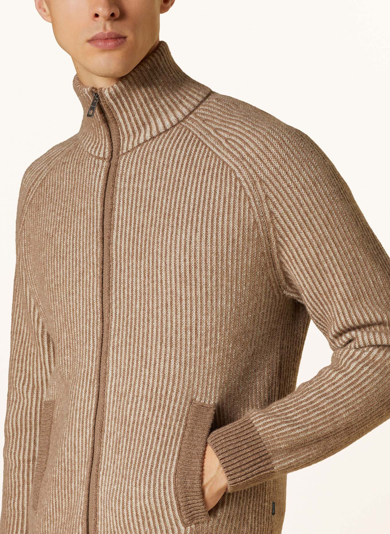 MAERZ MUENCHEN Strickjacke: BRAUN / BEIGE