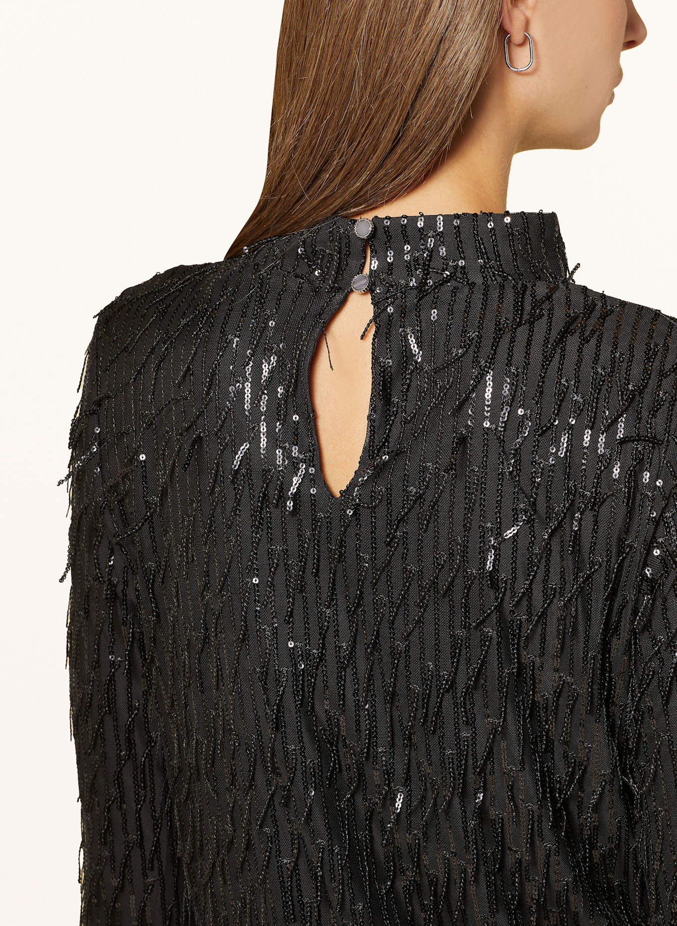 CARTOON Halenka s flitry: ČERNÁ