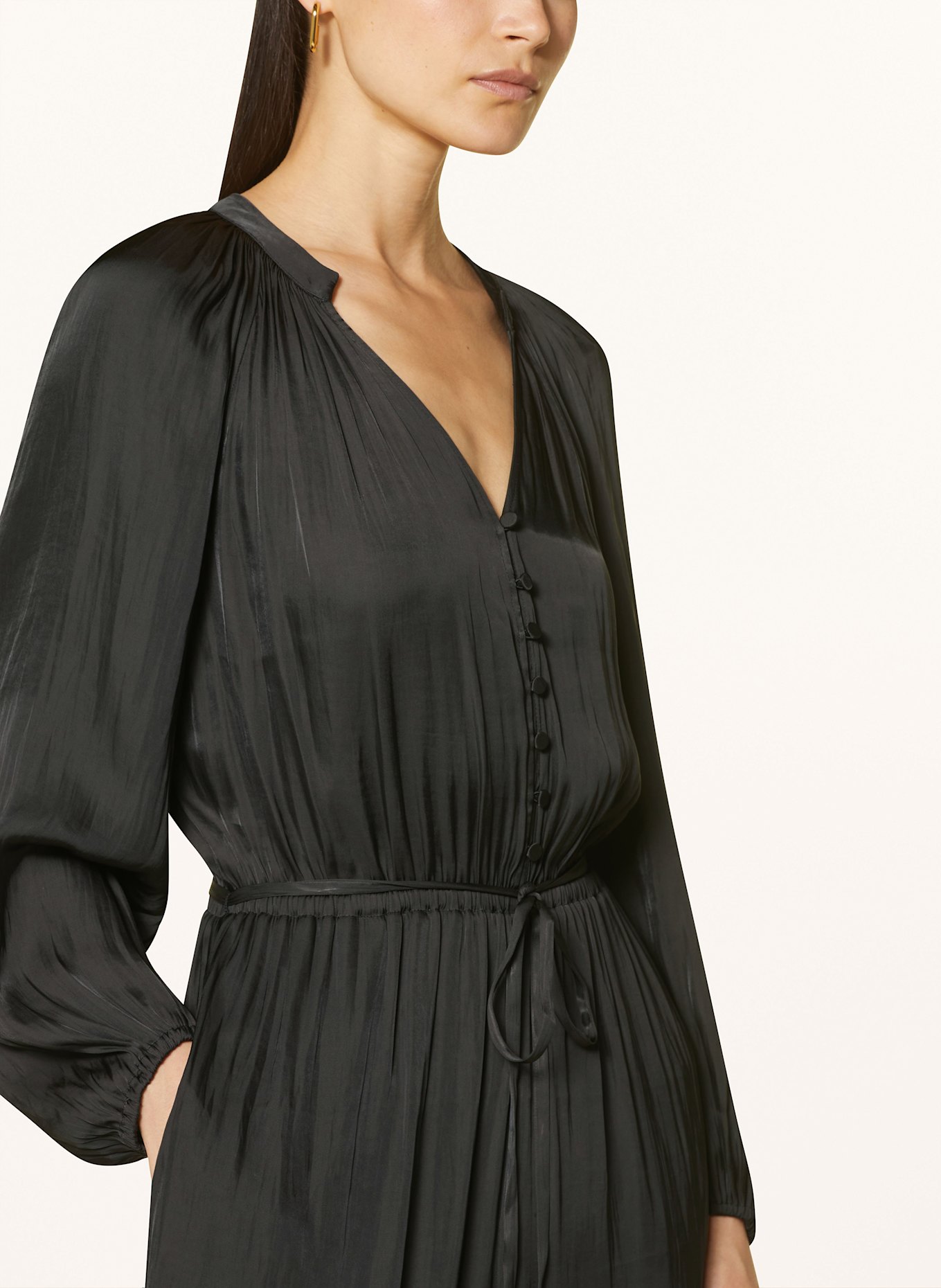 MRS & HUGS Satin-Jumpsuit: SCHWARZ