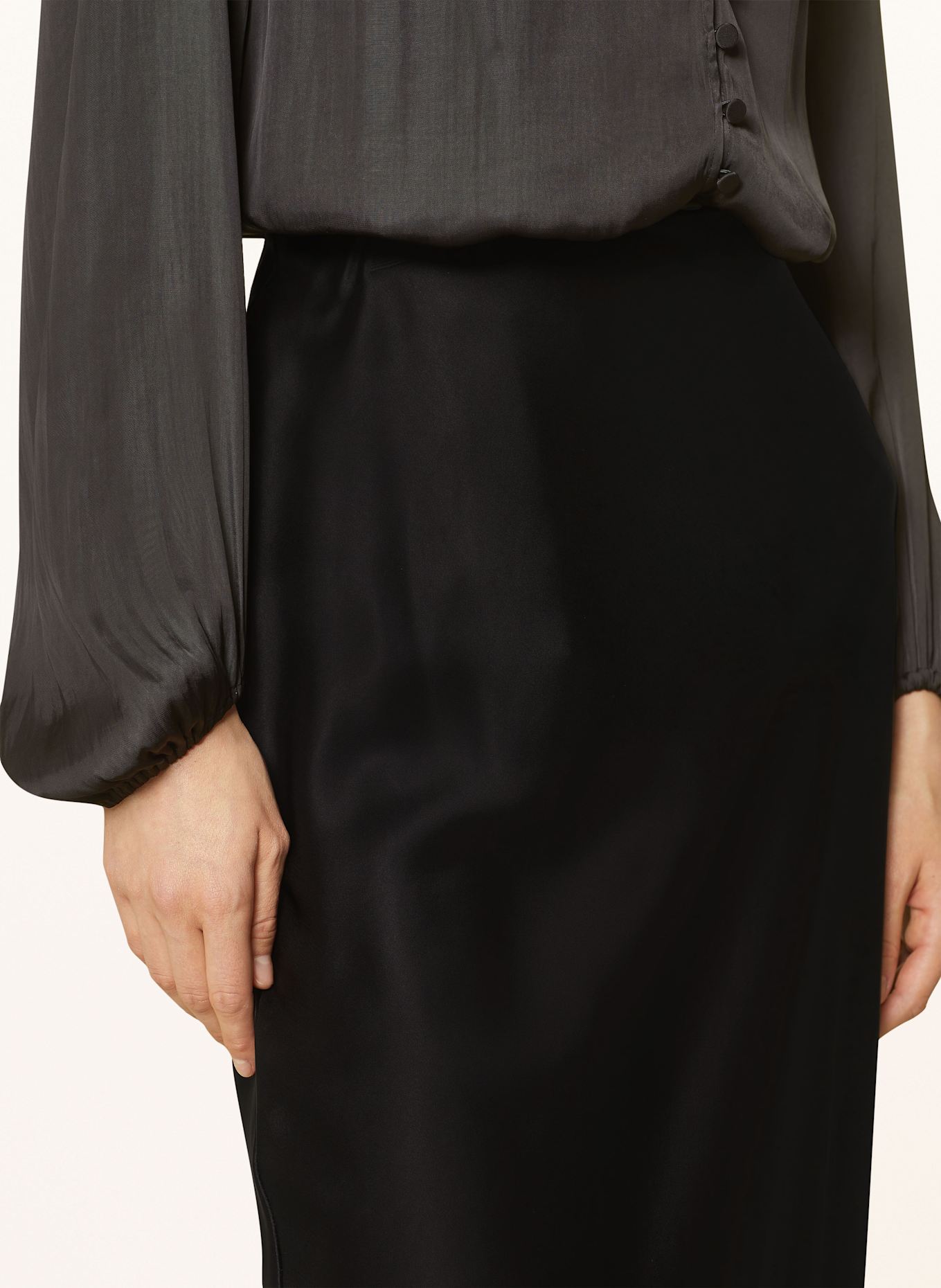 MRS & HUGS Satinrock: SCHWARZ