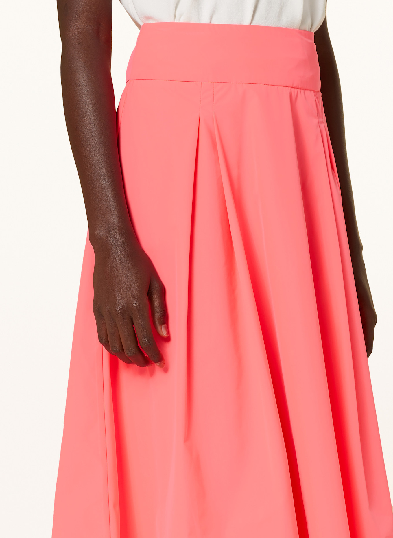 ESSENTIEL ANTWERP Pleated skirt HOSANNA in neon pink