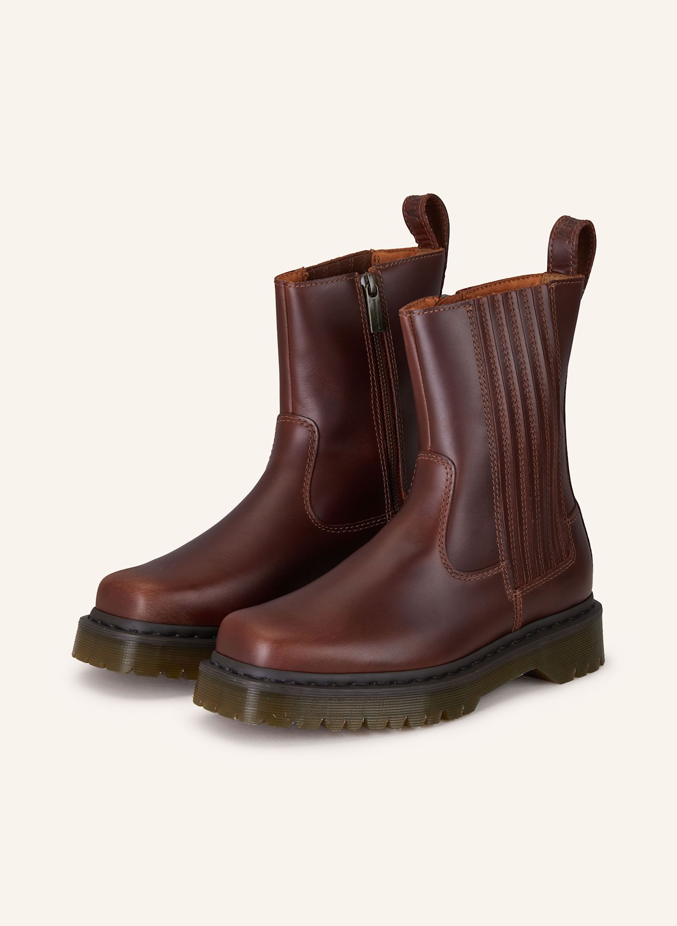 Cognac dr martens store