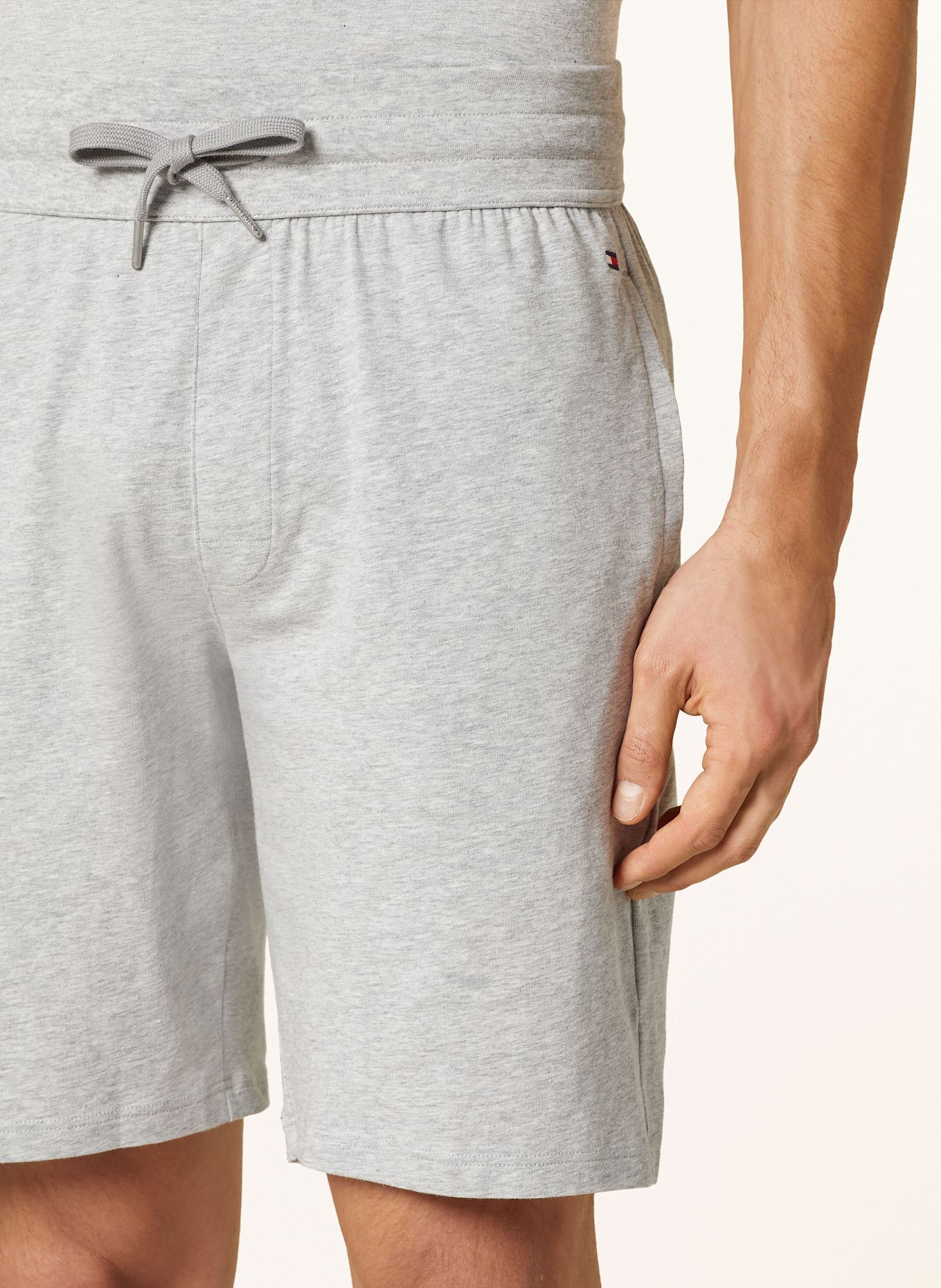 TOMMY HILFIGER Schlafshorts: HELLGRAU