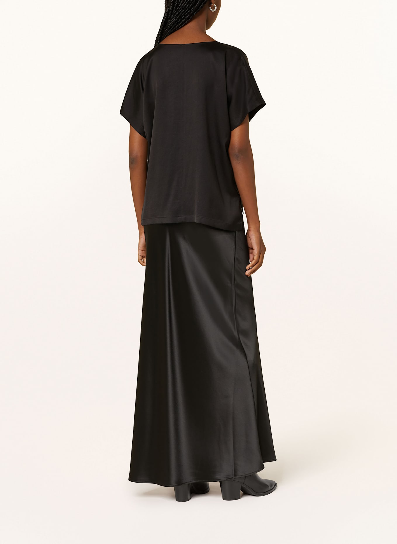 DRYKORN Blusenshirt CORAMY aus Satin: SCHWARZ