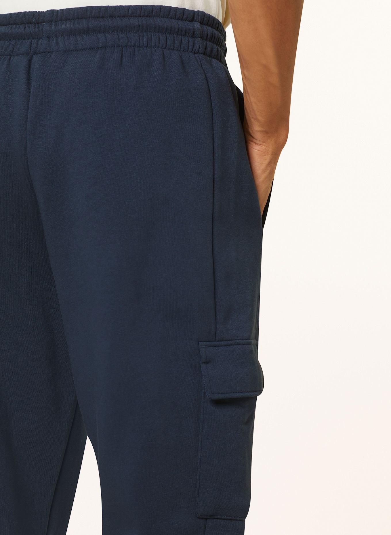 adidas Sweatpants in dunkelblau