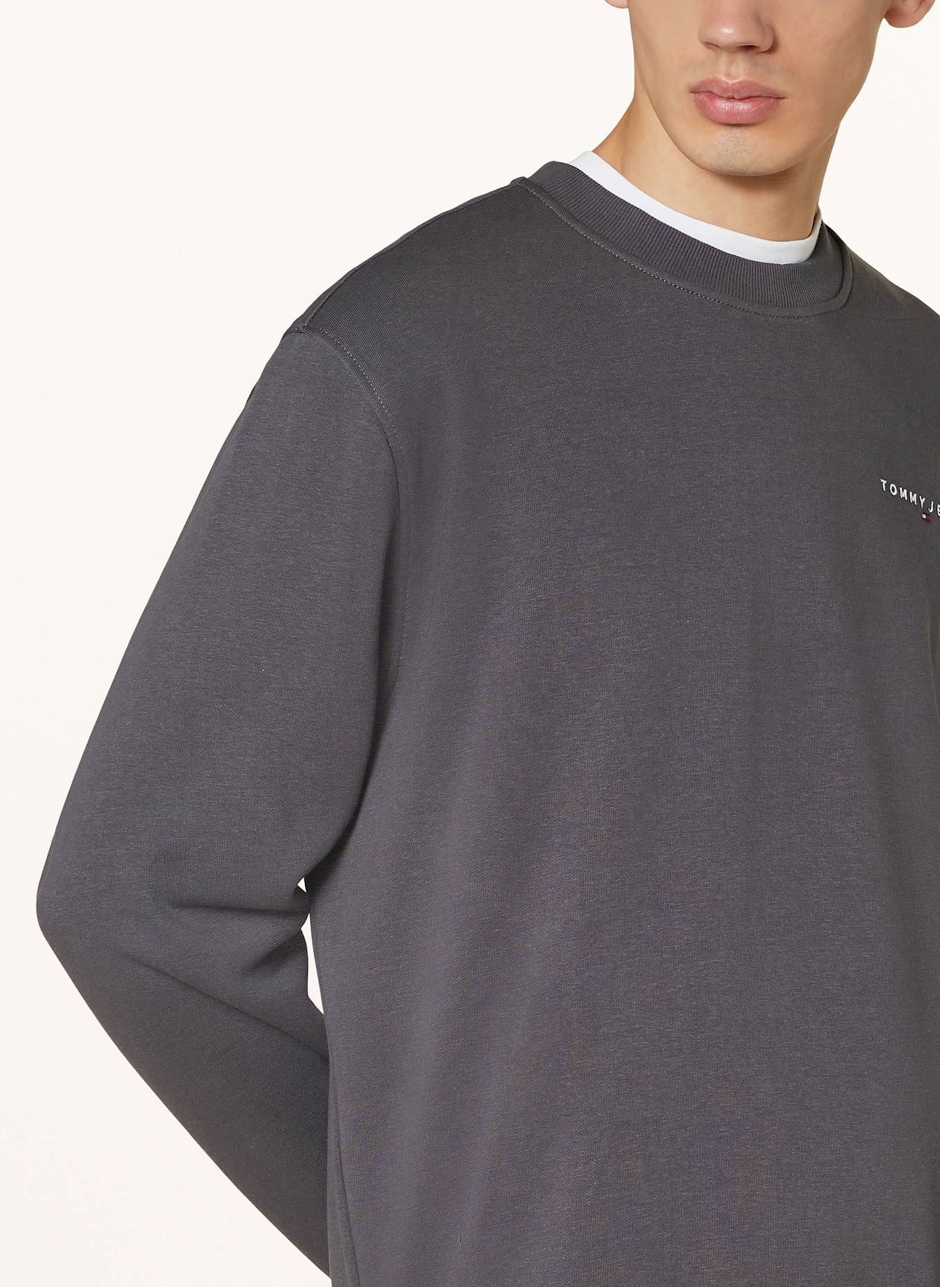 TOMMY JEANS Sweatshirt: DUNKELGRAU