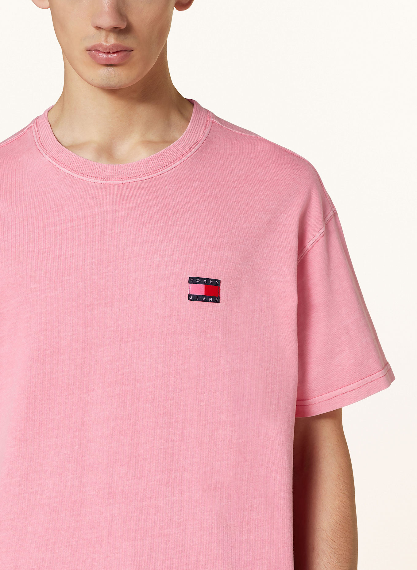 TOMMY JEANS T shirt in pink