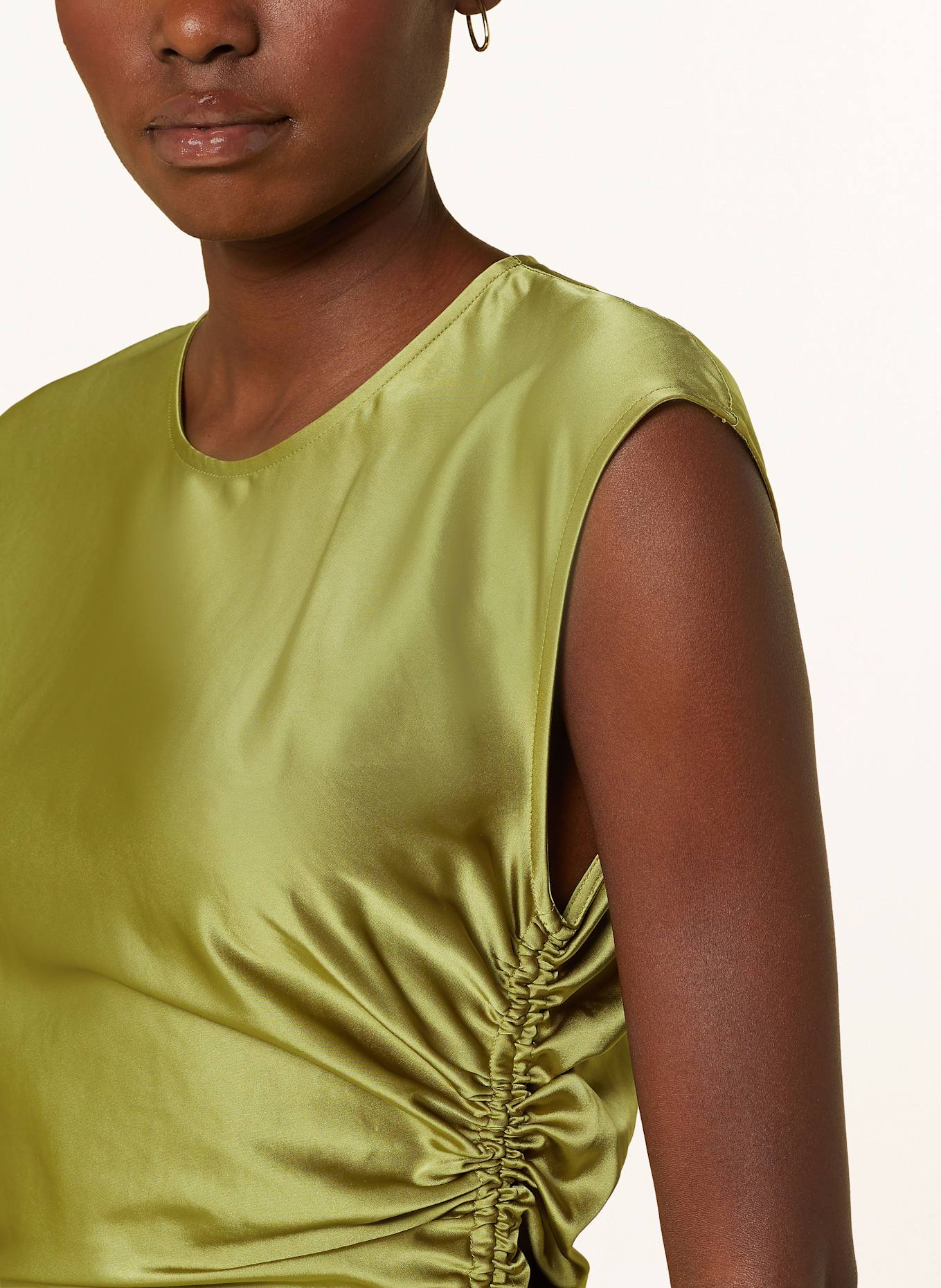 TIGER OF SWEDEN Saténové šaty IVOANA: OLIVOVÁ