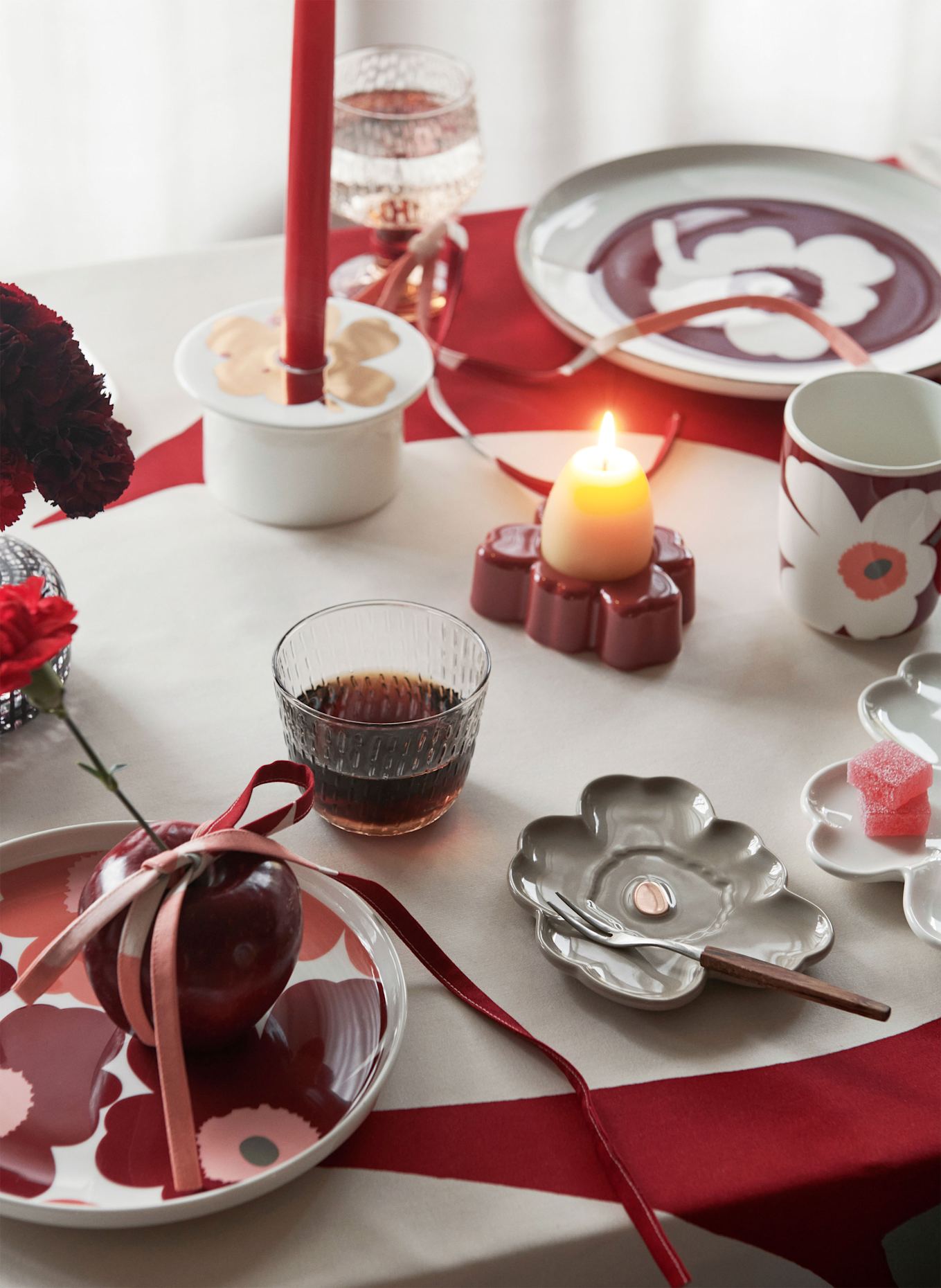 marimekko 2er-Set Speiseteller OIVA/UNIKKO: ECRU / DUNKELROT