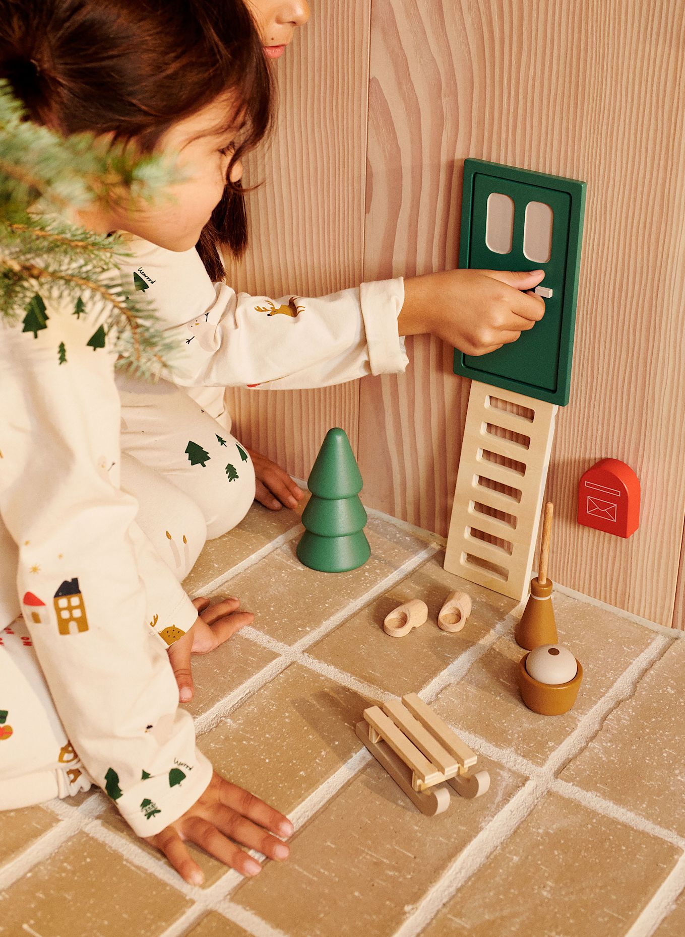 LIEWOOD 7-tlg. Spielzeug-Set LENA ELF DOOR: GRÜN / CREME / BRAUN