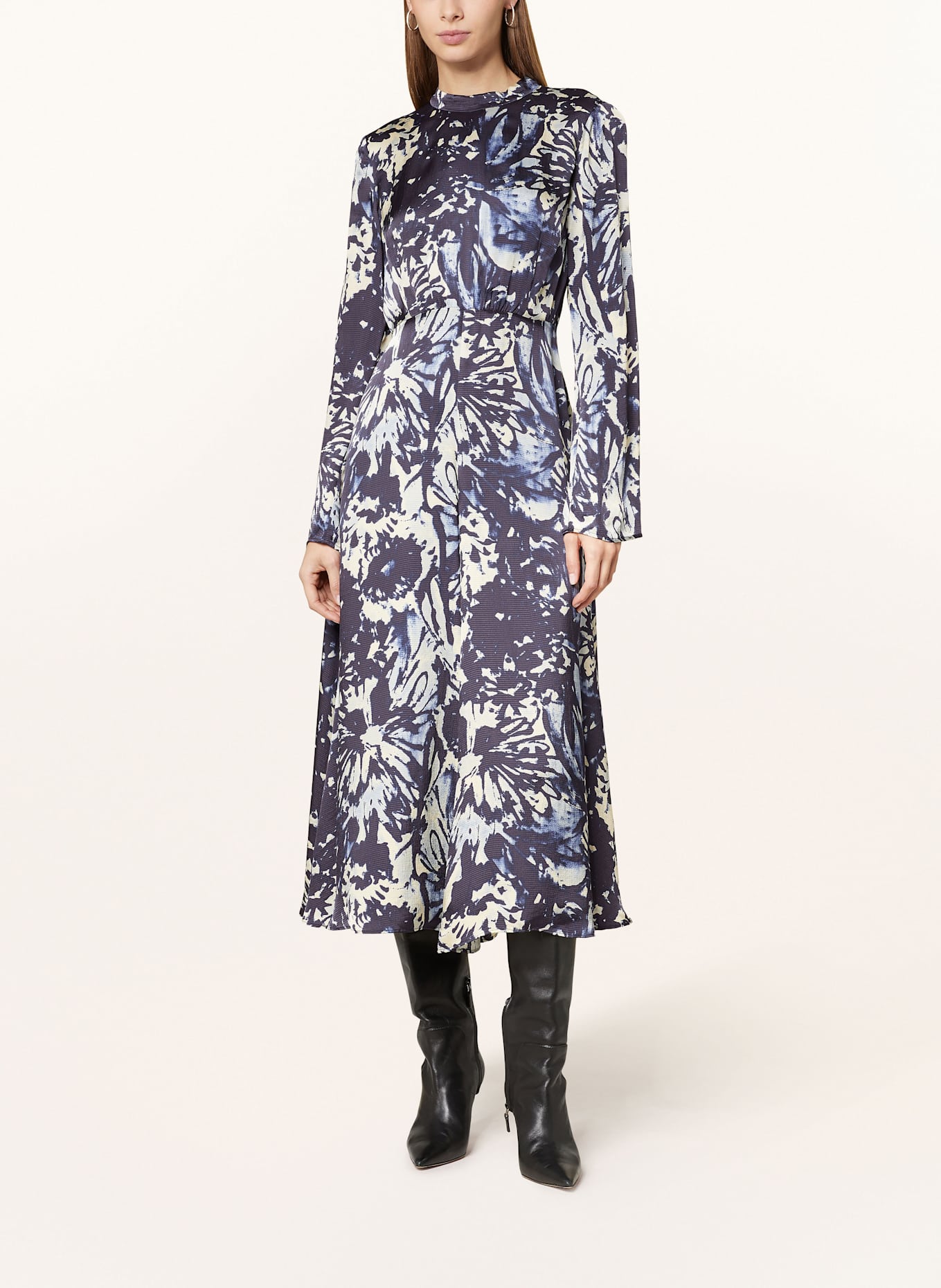 WHISTLES Satin dress, Color: LoveShackFancy ruffle-panel dress Plus Kurzärmliges T-Shirt mit Monogrammlogo in Schwarz (Image 2)