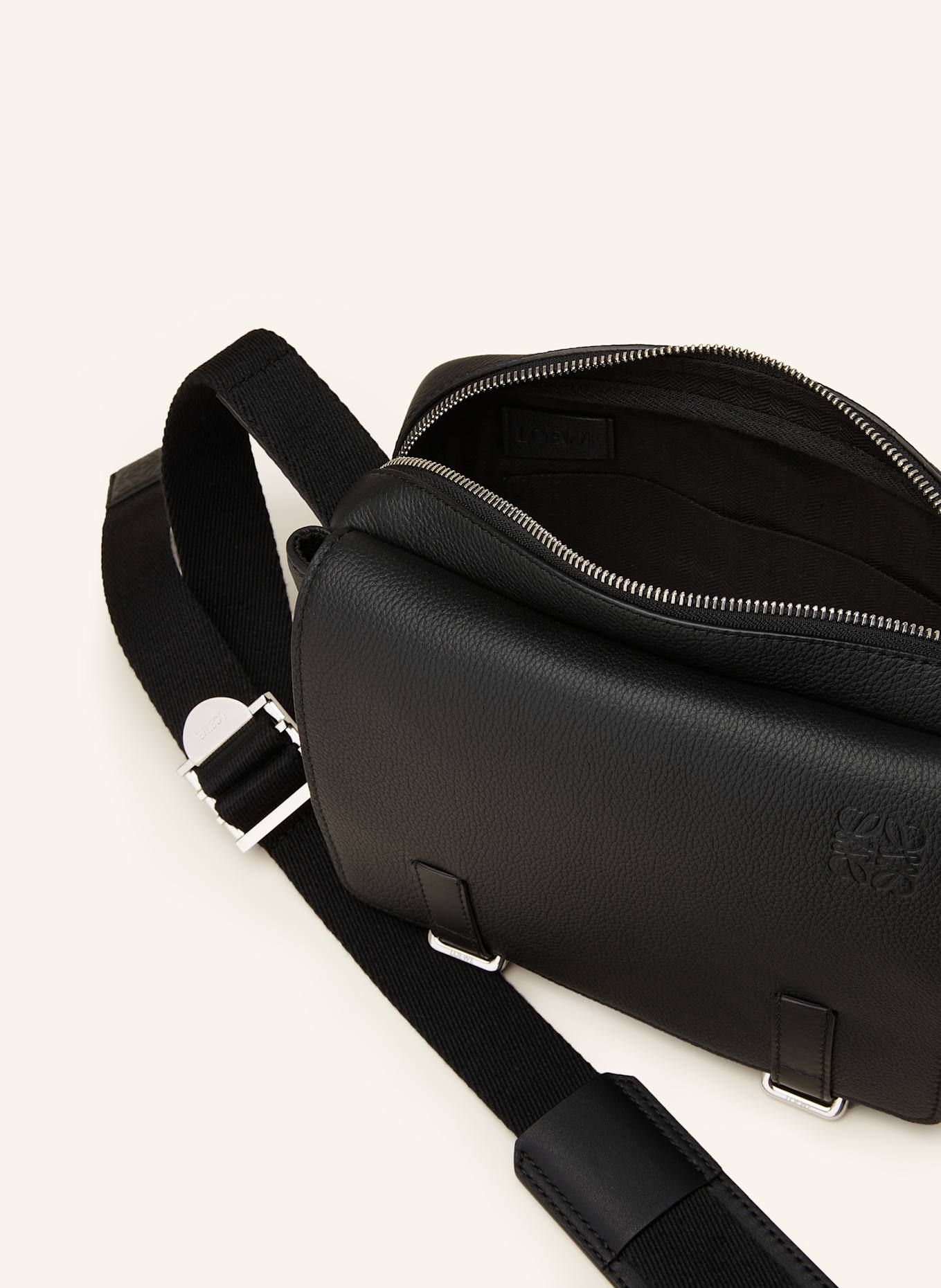 LOEWE Umhängetasche MILITARY: SCHWARZ