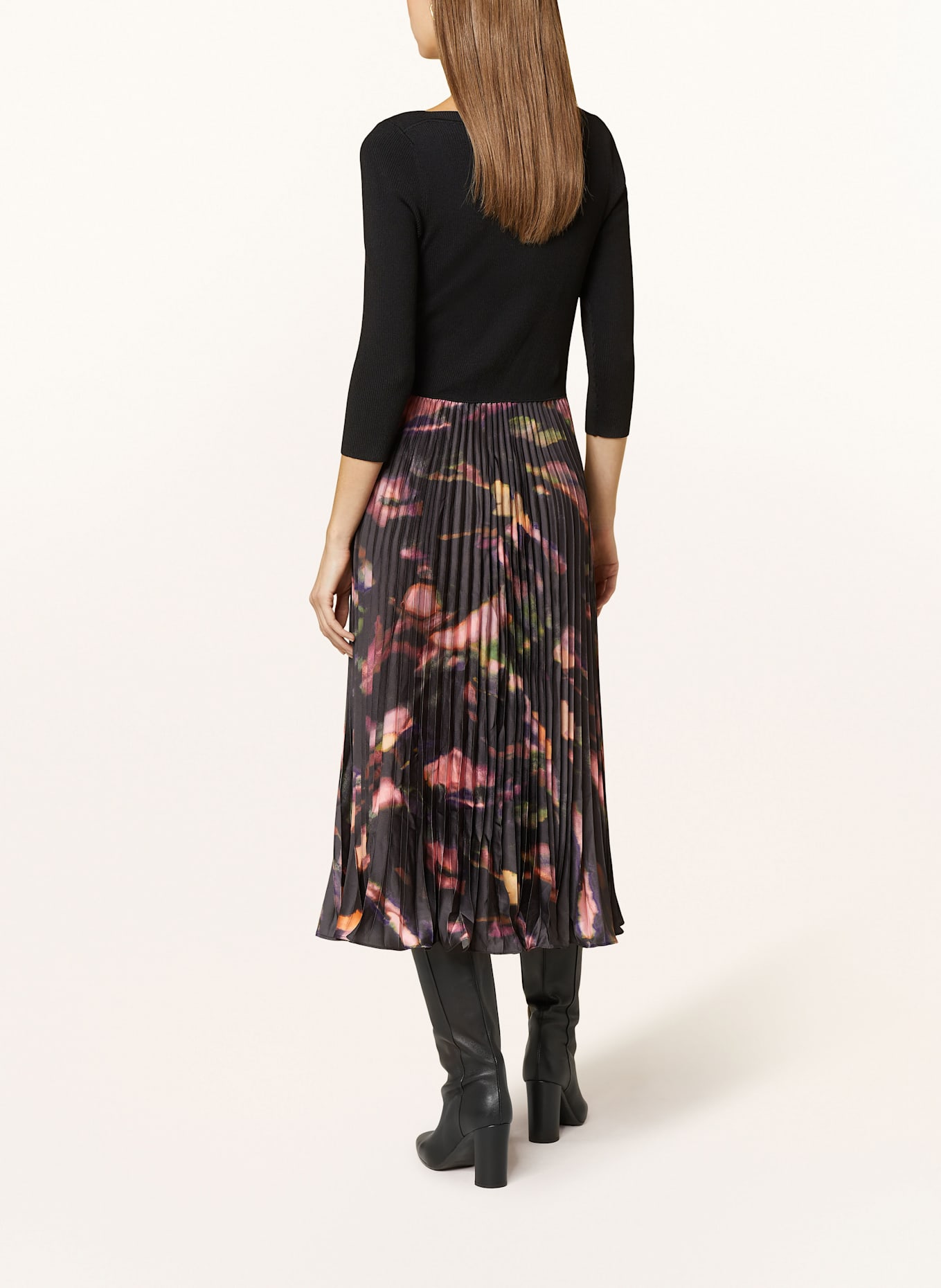 Phase Eight Kleid RHEA im Materialmix: Ein gutes Gefühl beim Anprobieren