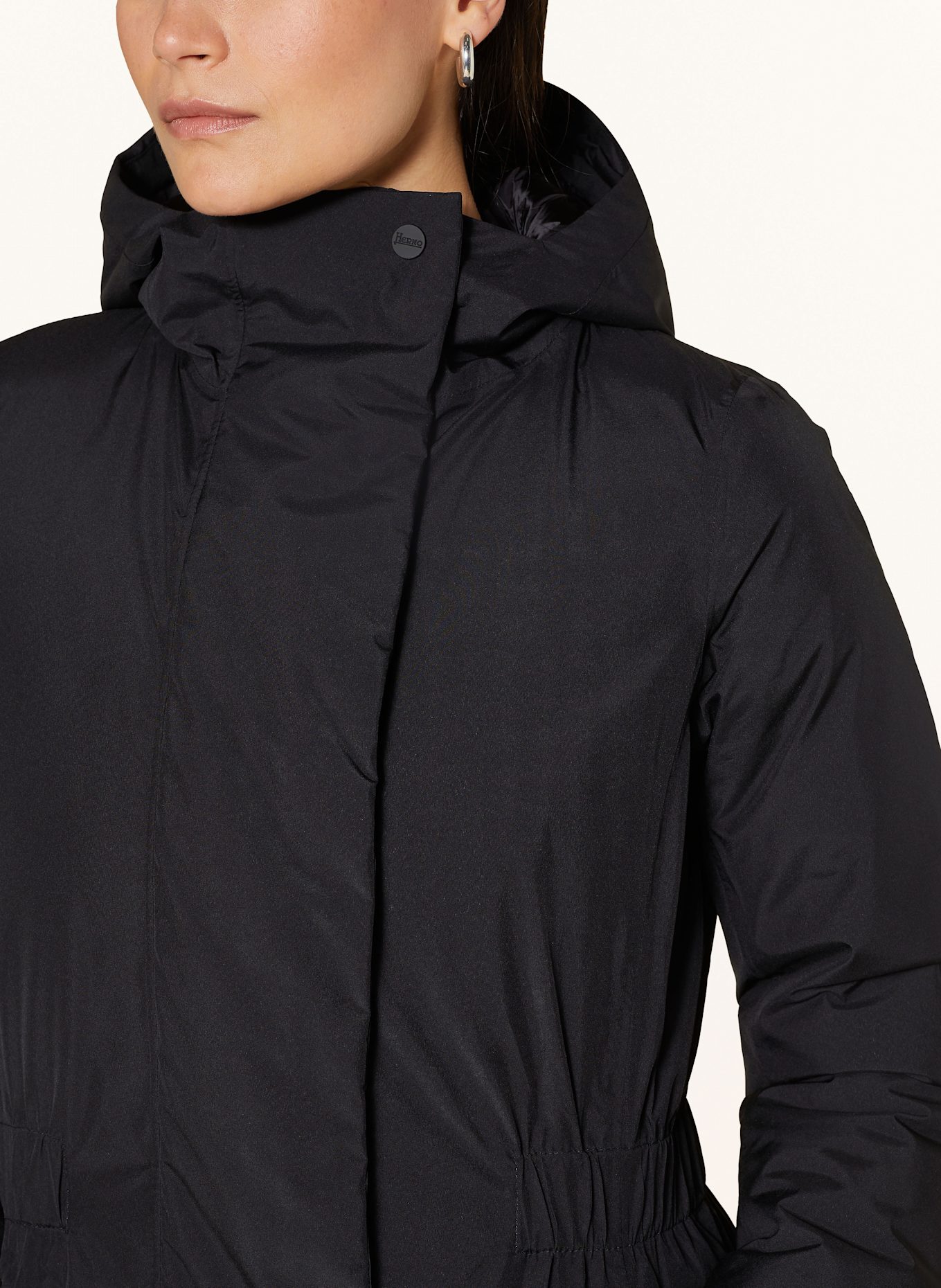 HERNO LAMINAR Péřový kabát: ČERNÁ