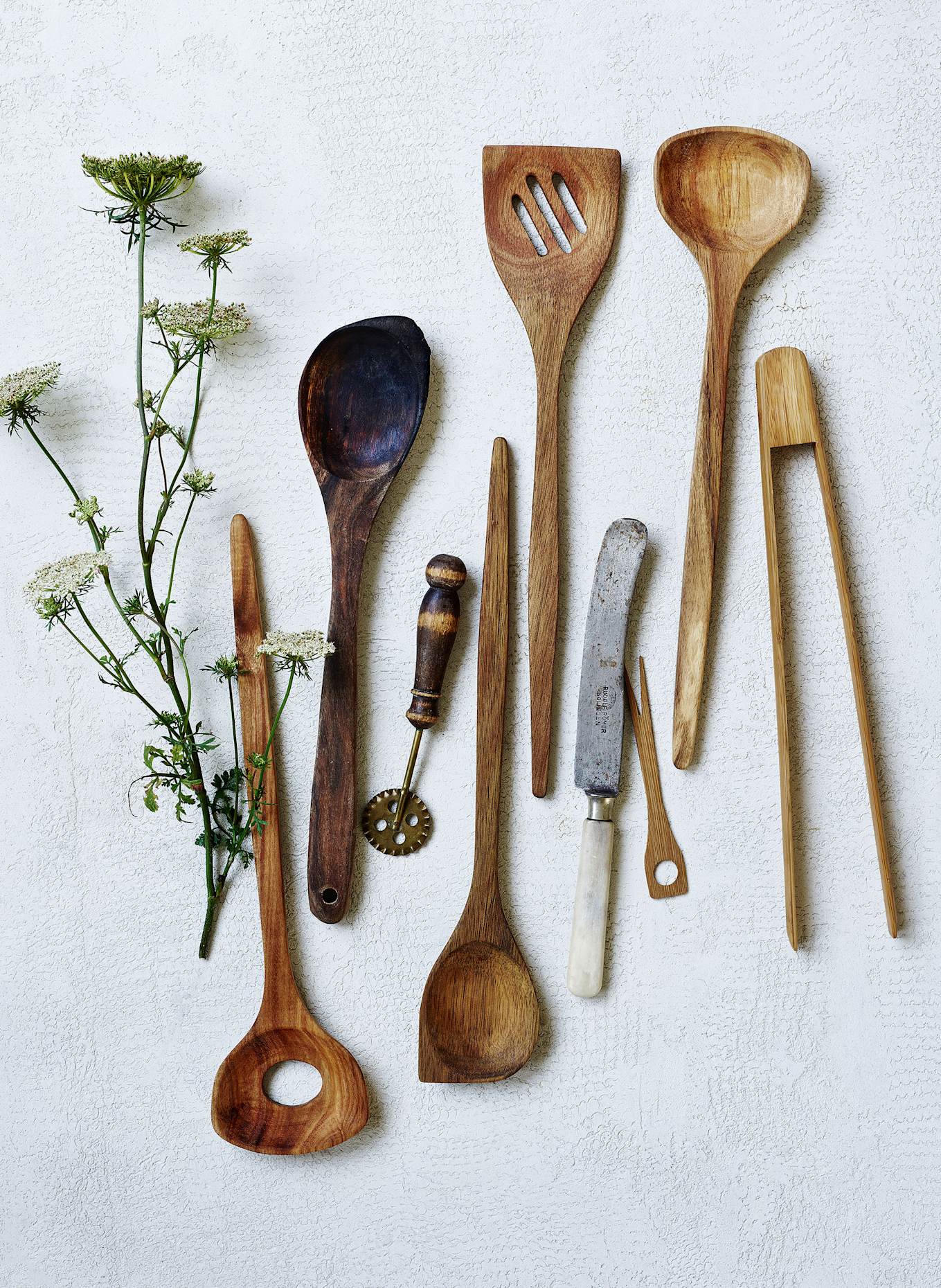 Nicolas Vahé Salad servers: BROWN