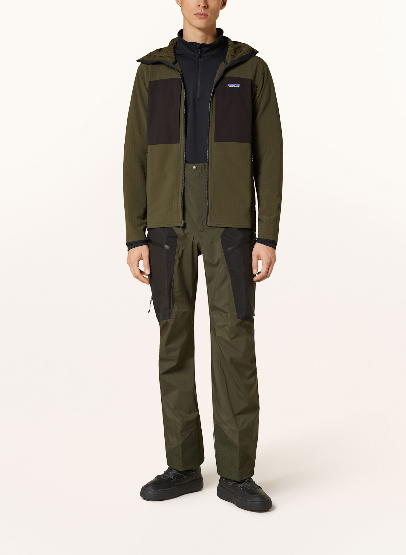 patagonia UNTRACKED hardshell ski pants in dark green black