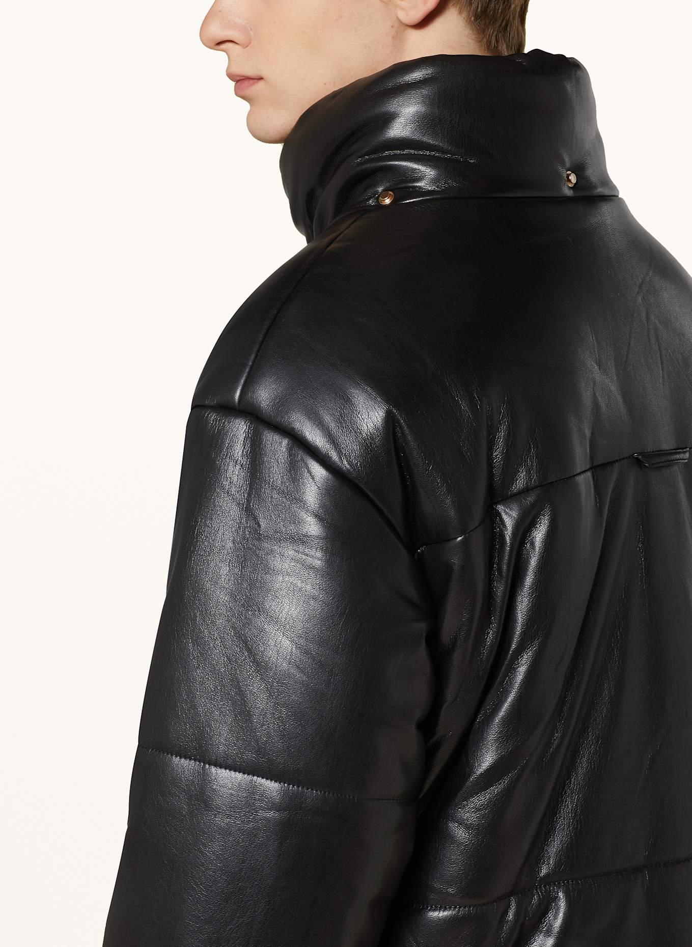 Nanushka Steppjacke HIDE in Lederoptik mit abnehmbarer Kapuze: SCHWARZ